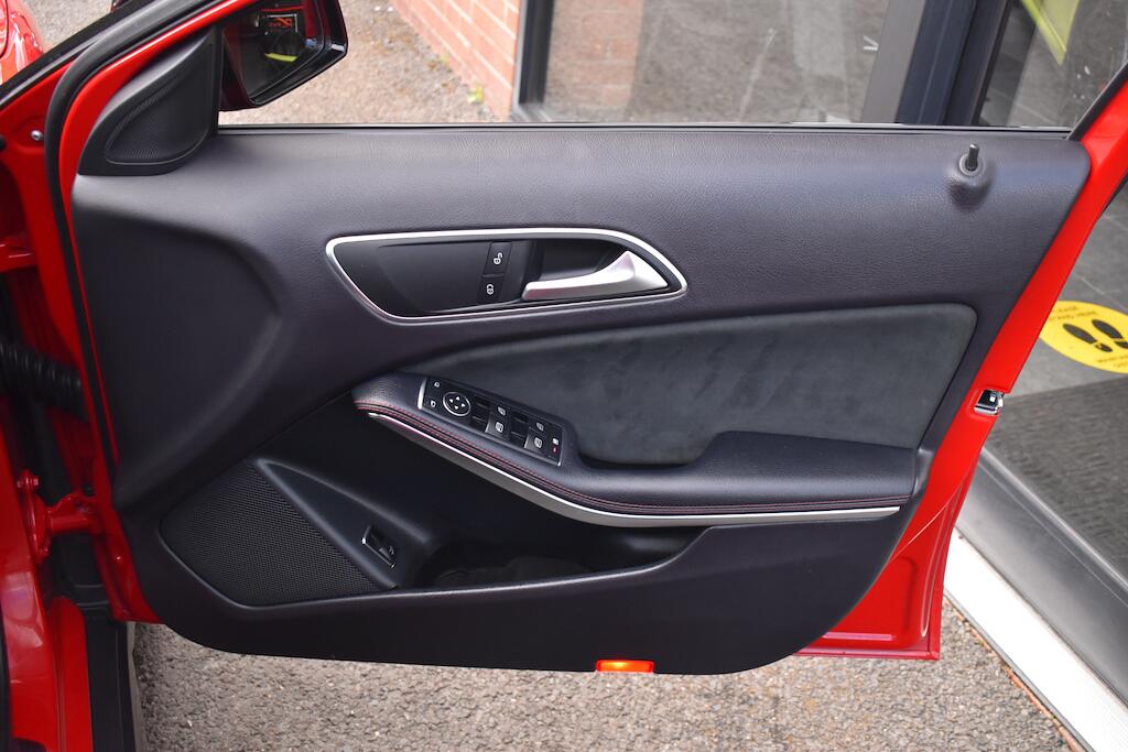 Mercedes-Benz Gla view 28
