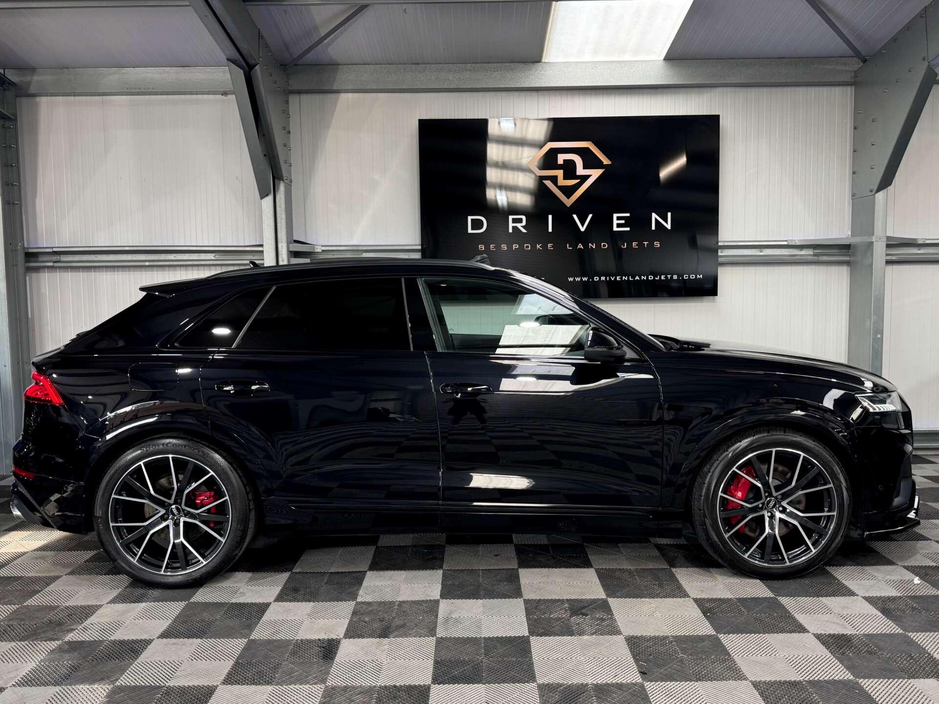Audi SQ8 view 13