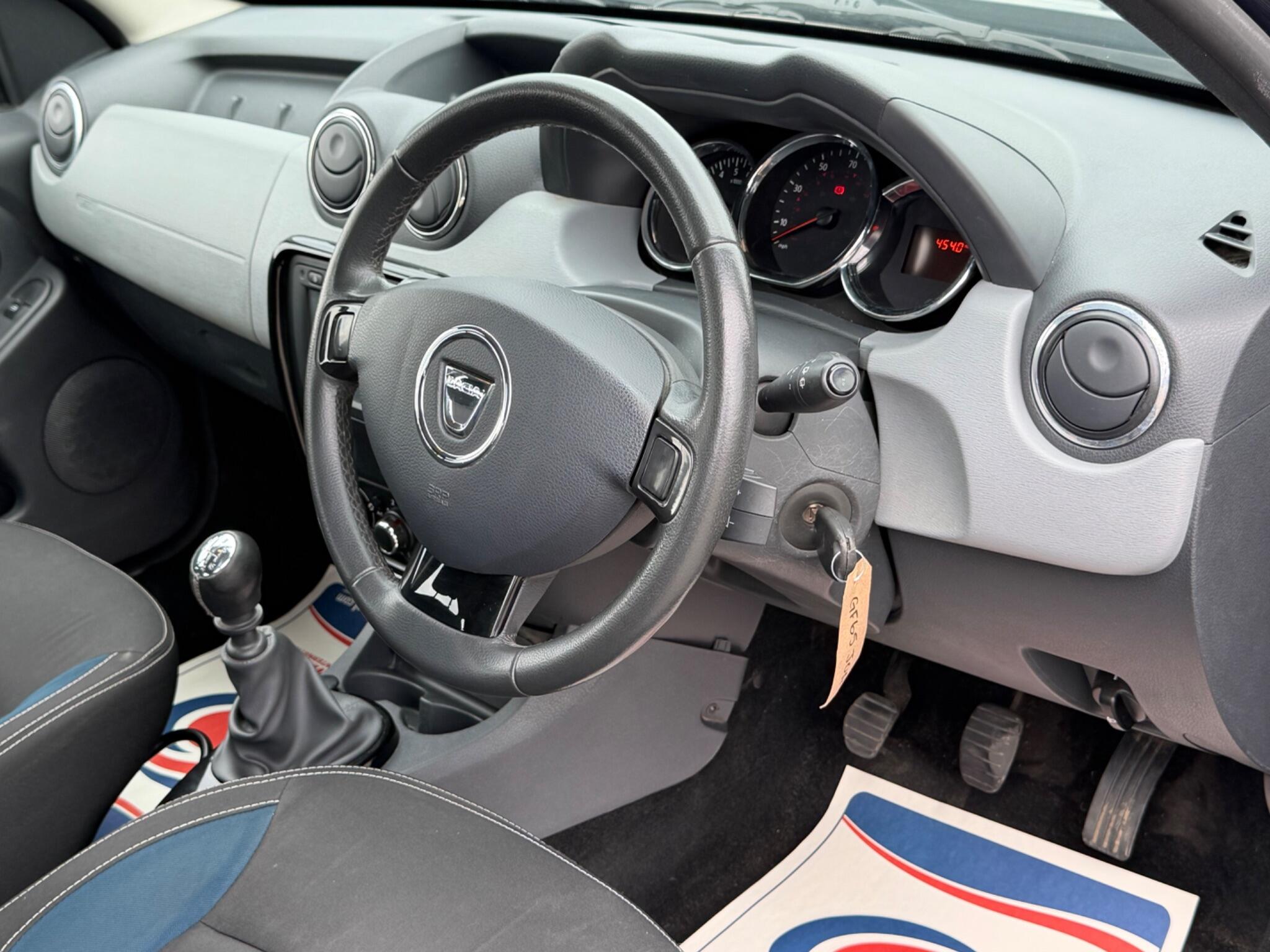 Dacia Duster view 3