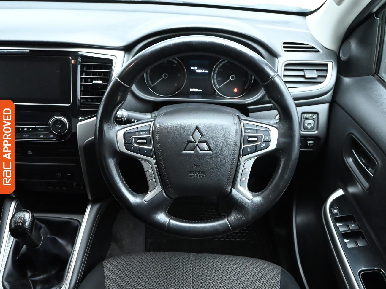 Mitsubishi L200 view 9