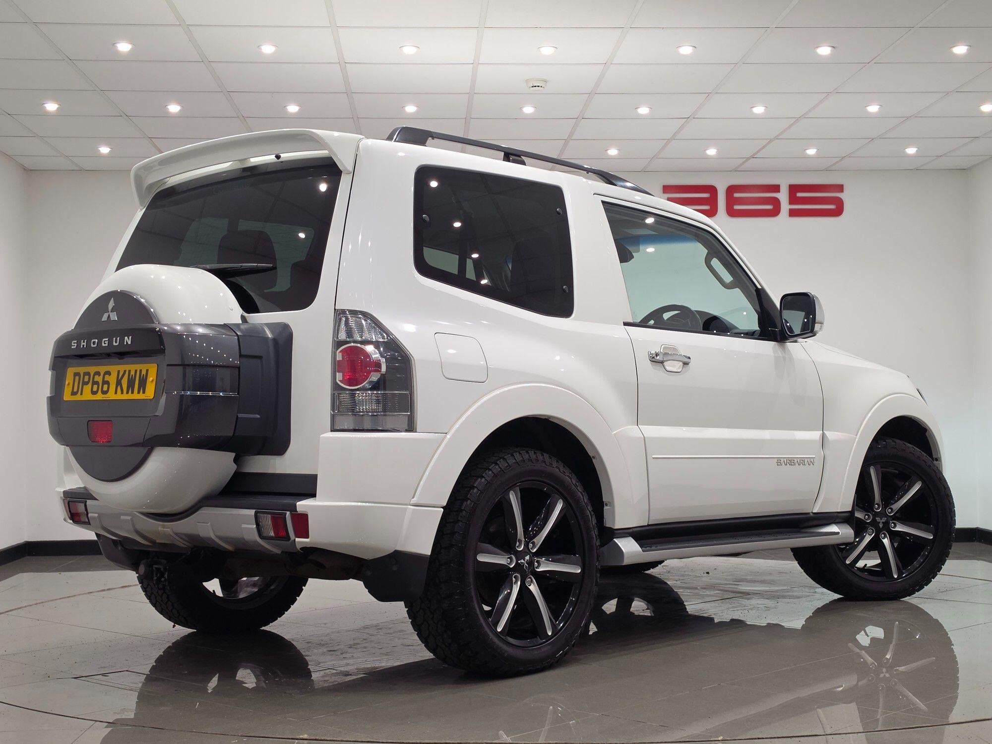 Mitsubishi Shogun view 50