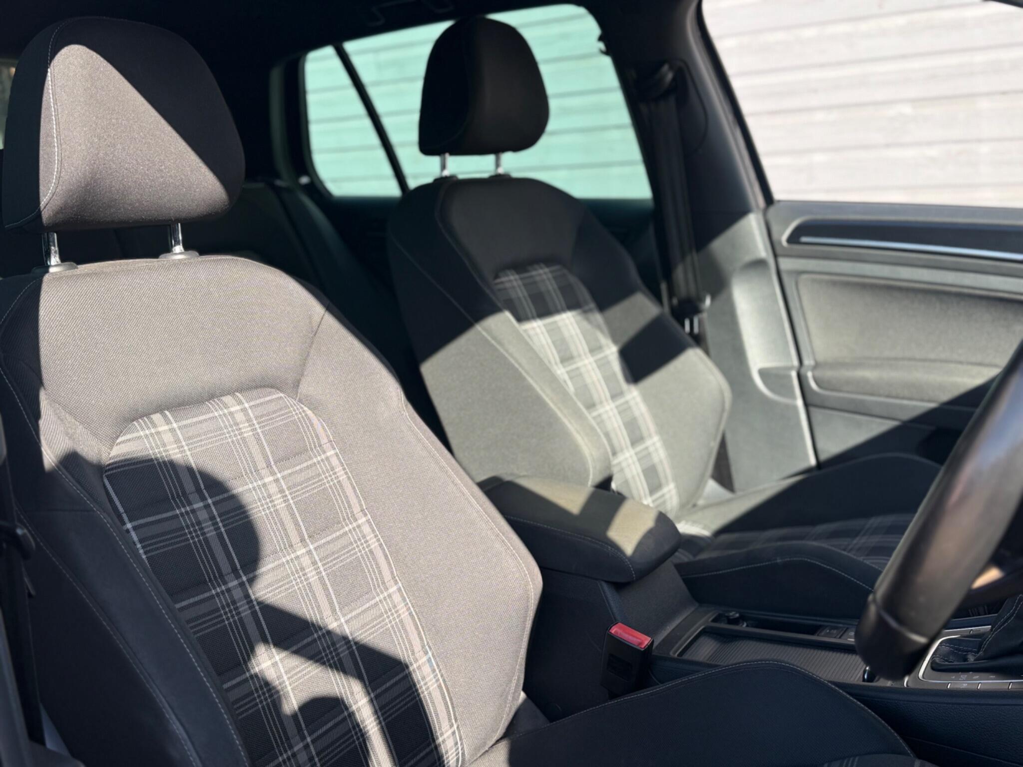 Volkswagen Golf view 18