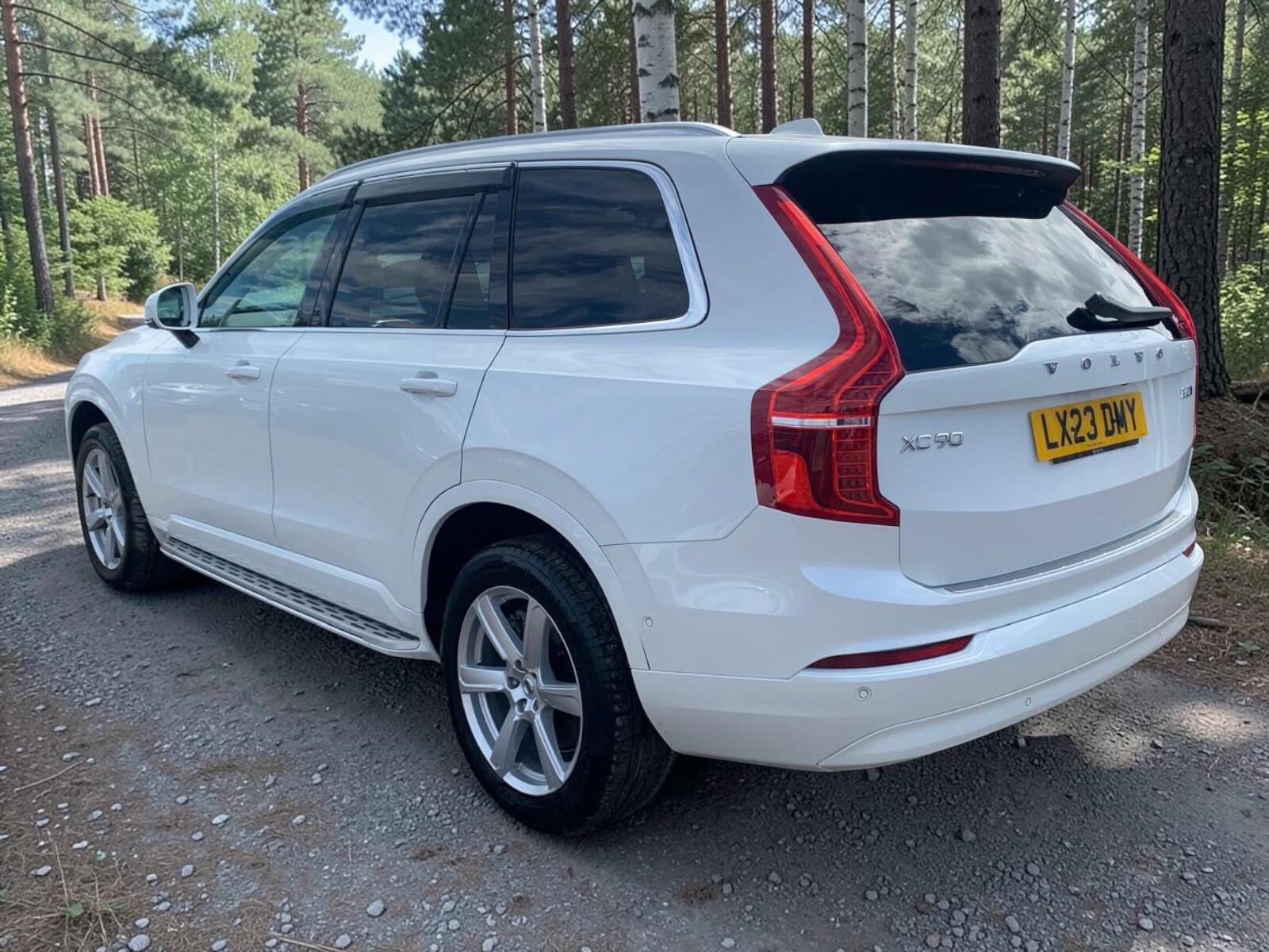 Volvo XC90 view 6