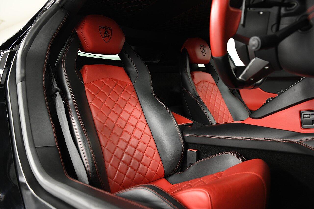 Lamborghini Aventador view 7