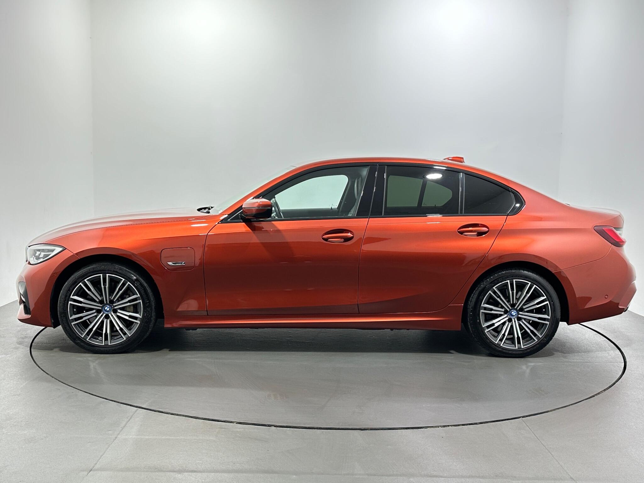 BMW 3 Series view 5
