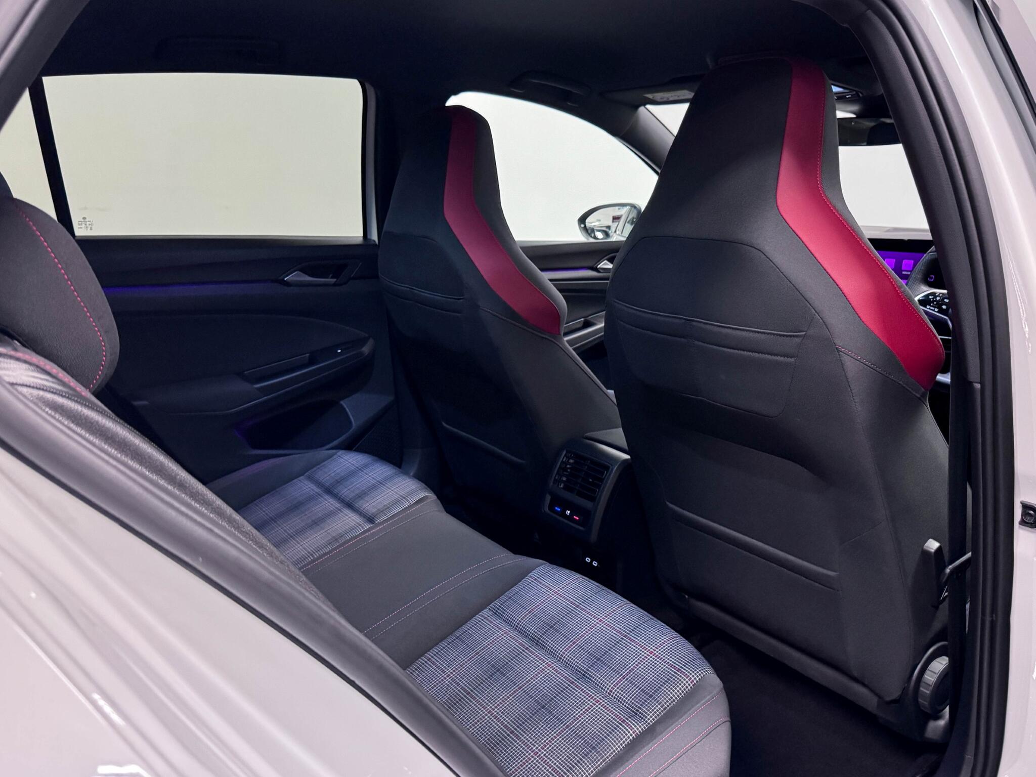 Volkswagen Golf view 8
