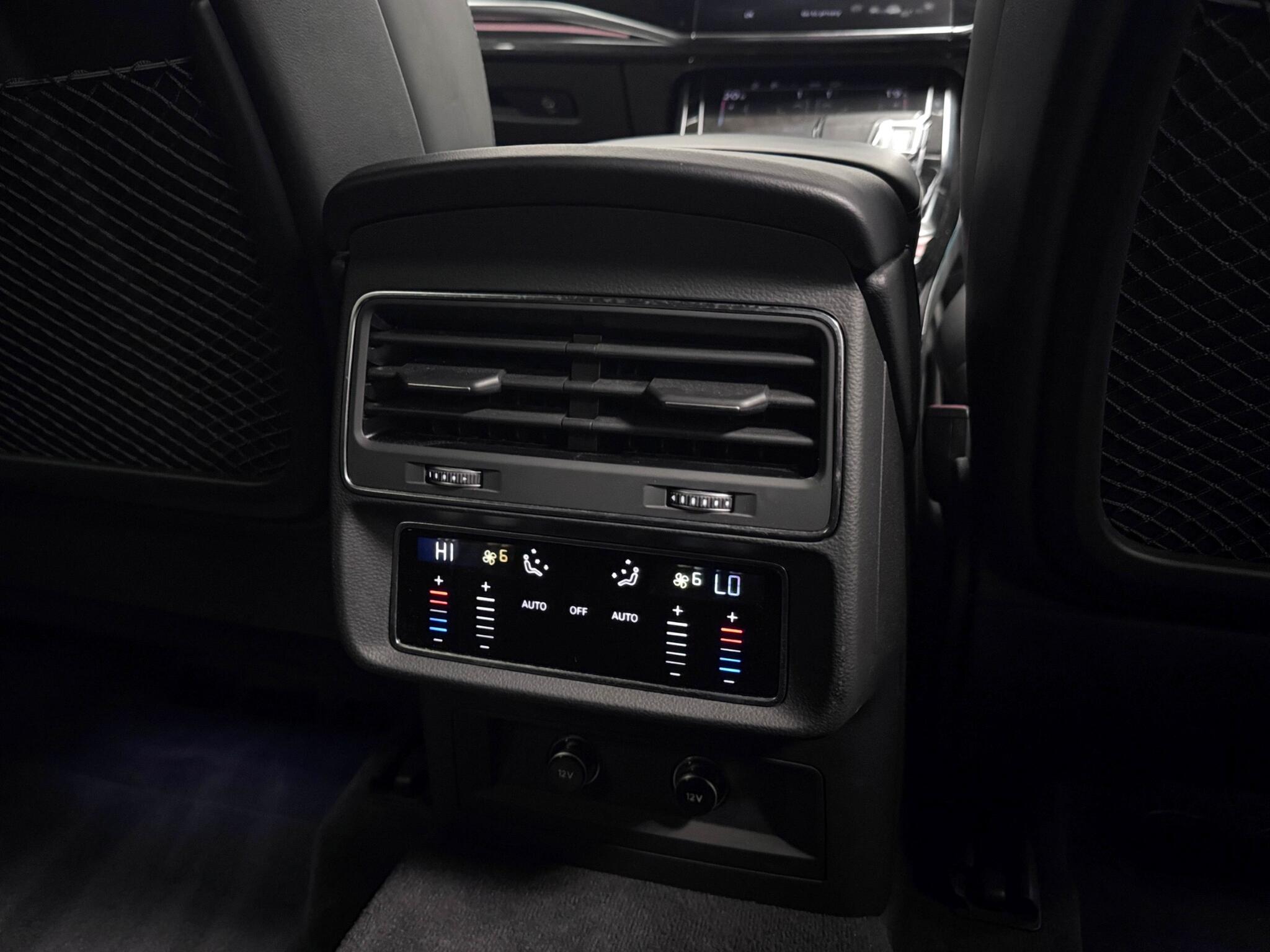 Audi Q8 view 23