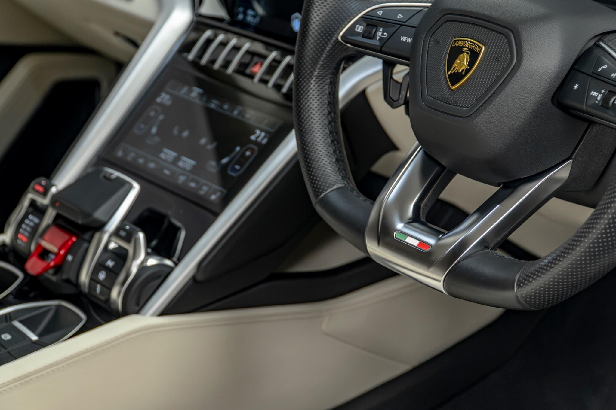 Lamborghini Urus view 40