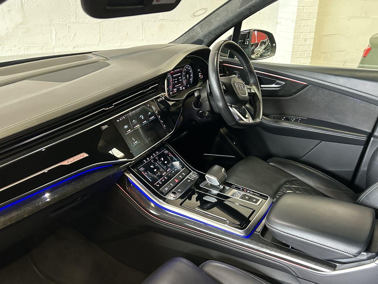 Audi Q7 view 66