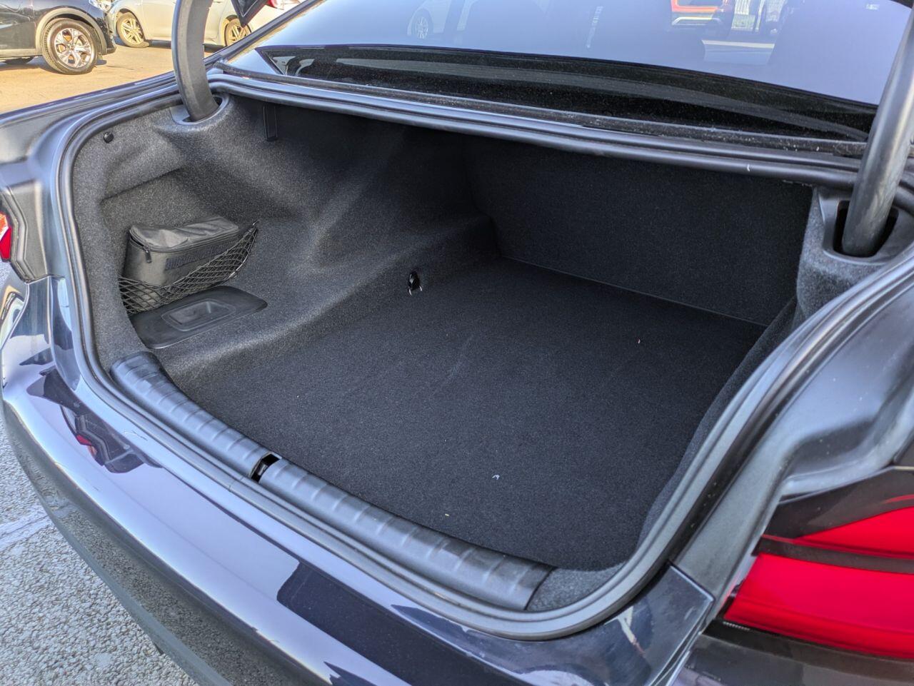 BMW 5 Series view 30