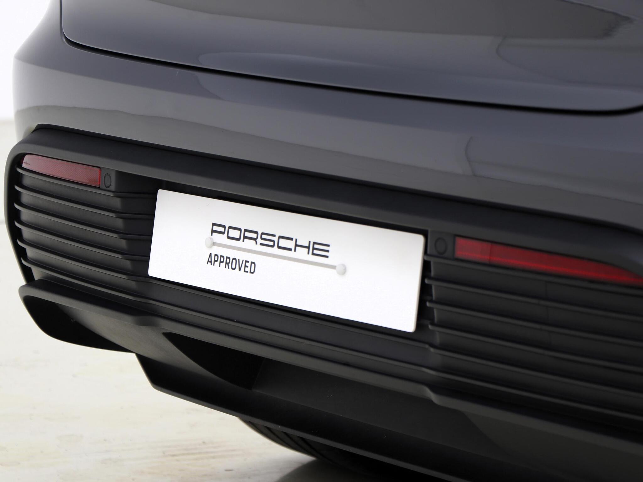 Porsche Macan view 25