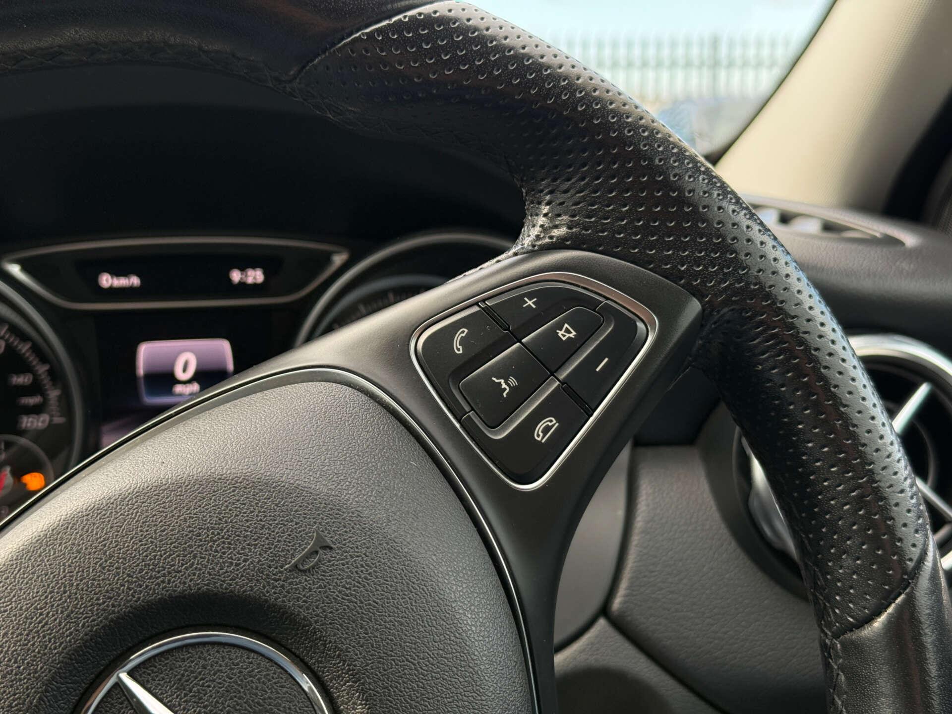Mercedes-Benz GLA view 48