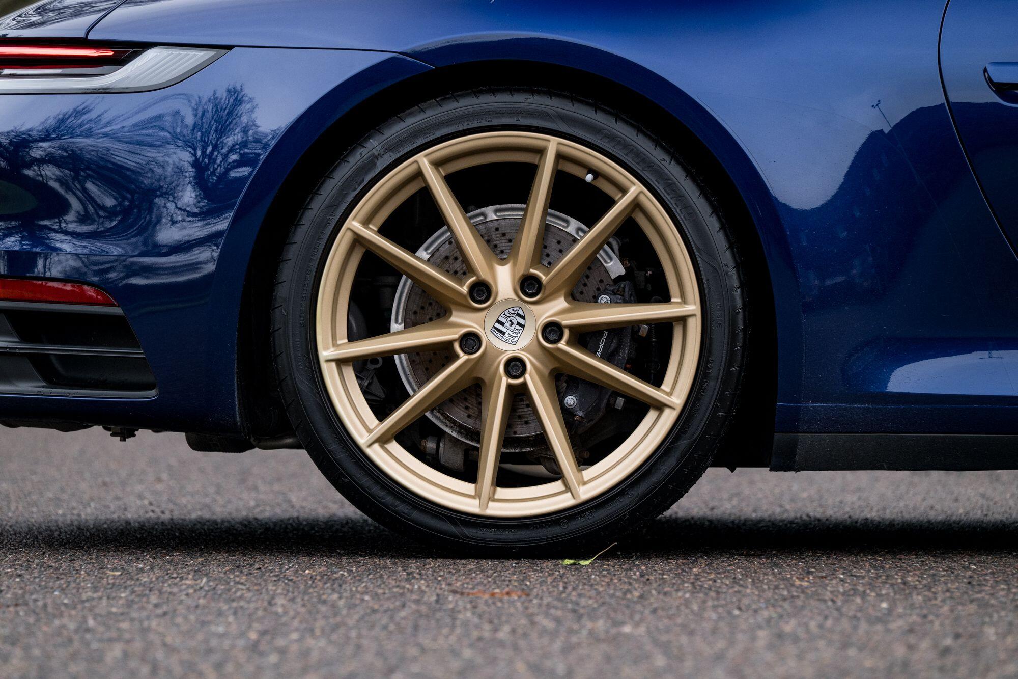 Porsche 911 view 18