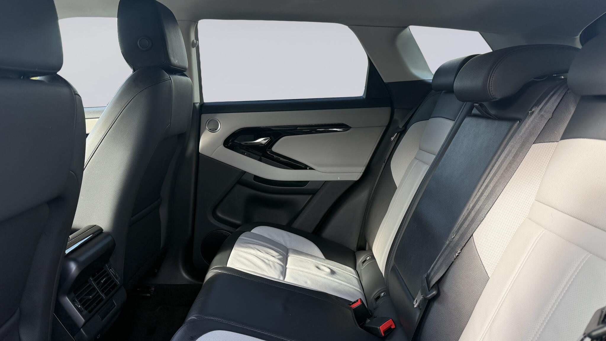 Land Rover Range Rover Evoque view 4