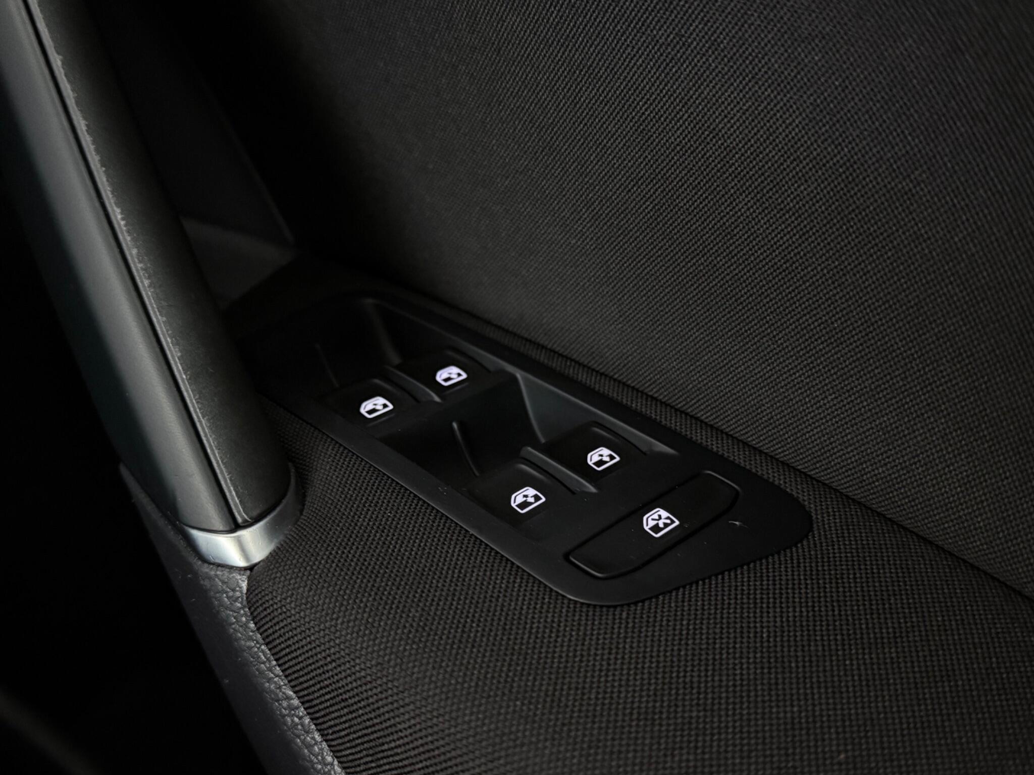 Volkswagen Golf view 18