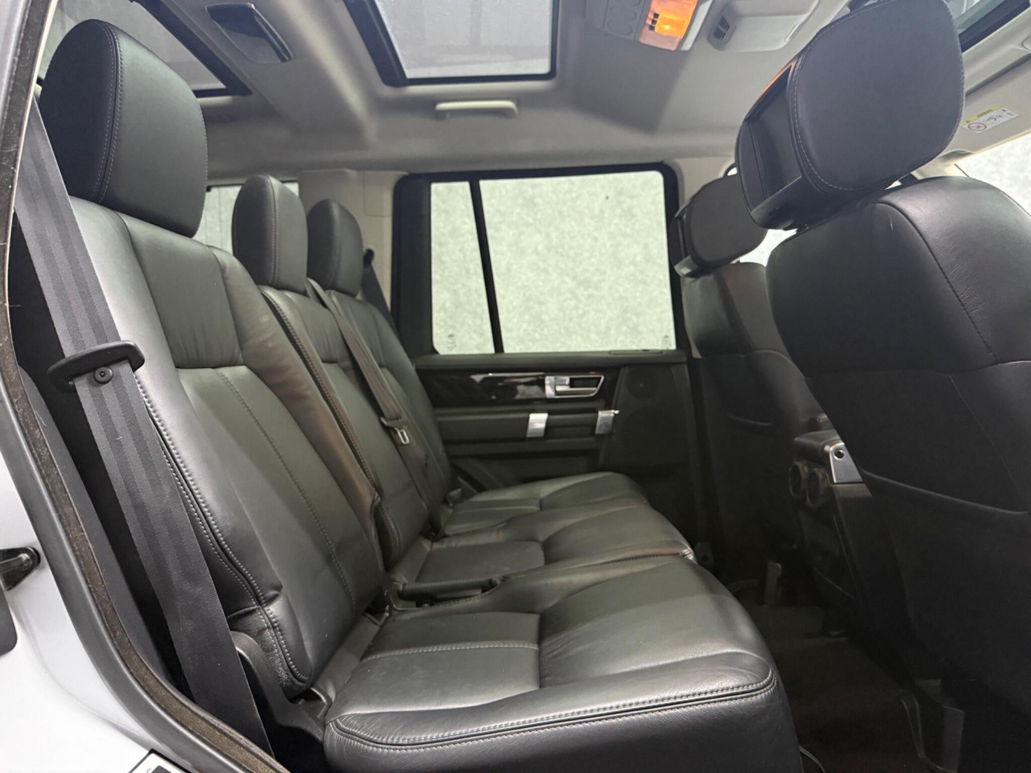 Land Rover Discovery 4 view 7