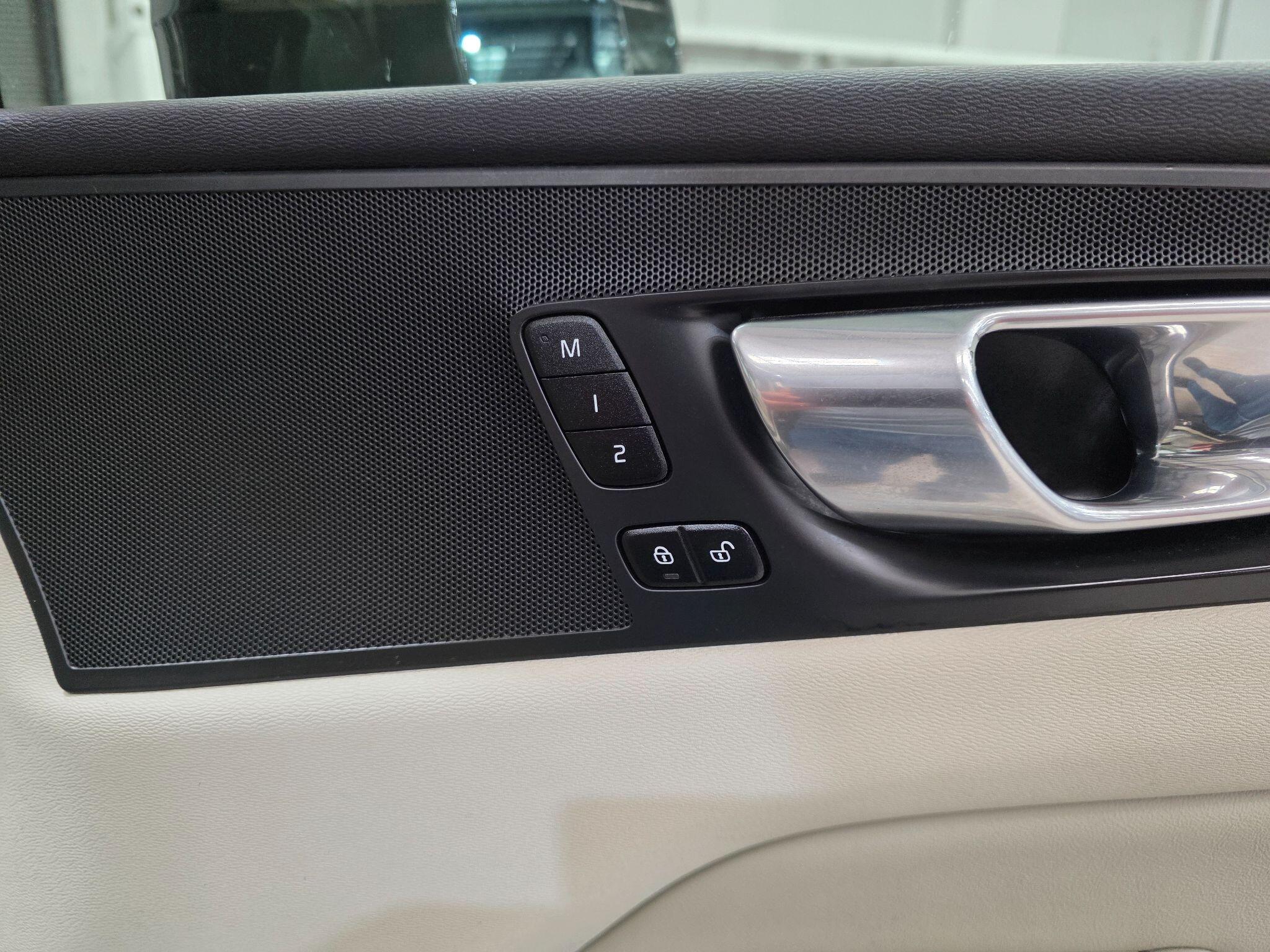 Volvo XC60 view 16
