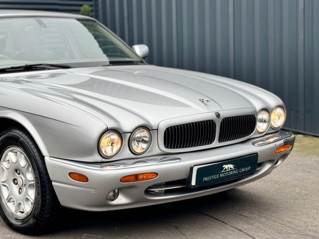Jaguar XJ view 4