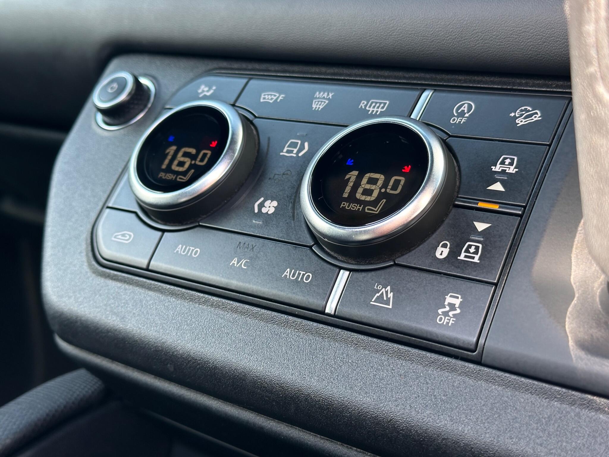 Land Rover Defender 110 view 17