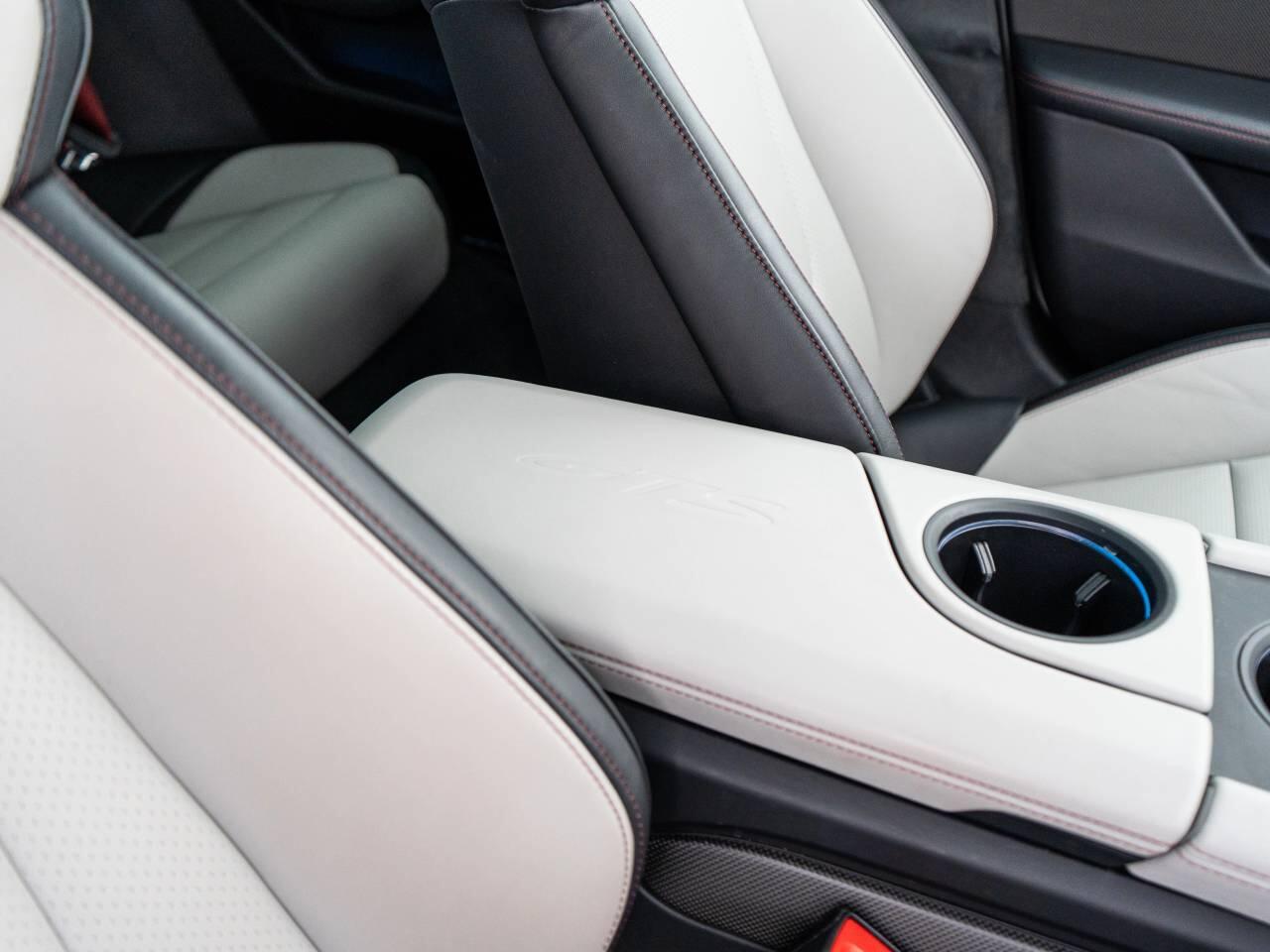 Porsche Taycan view 31