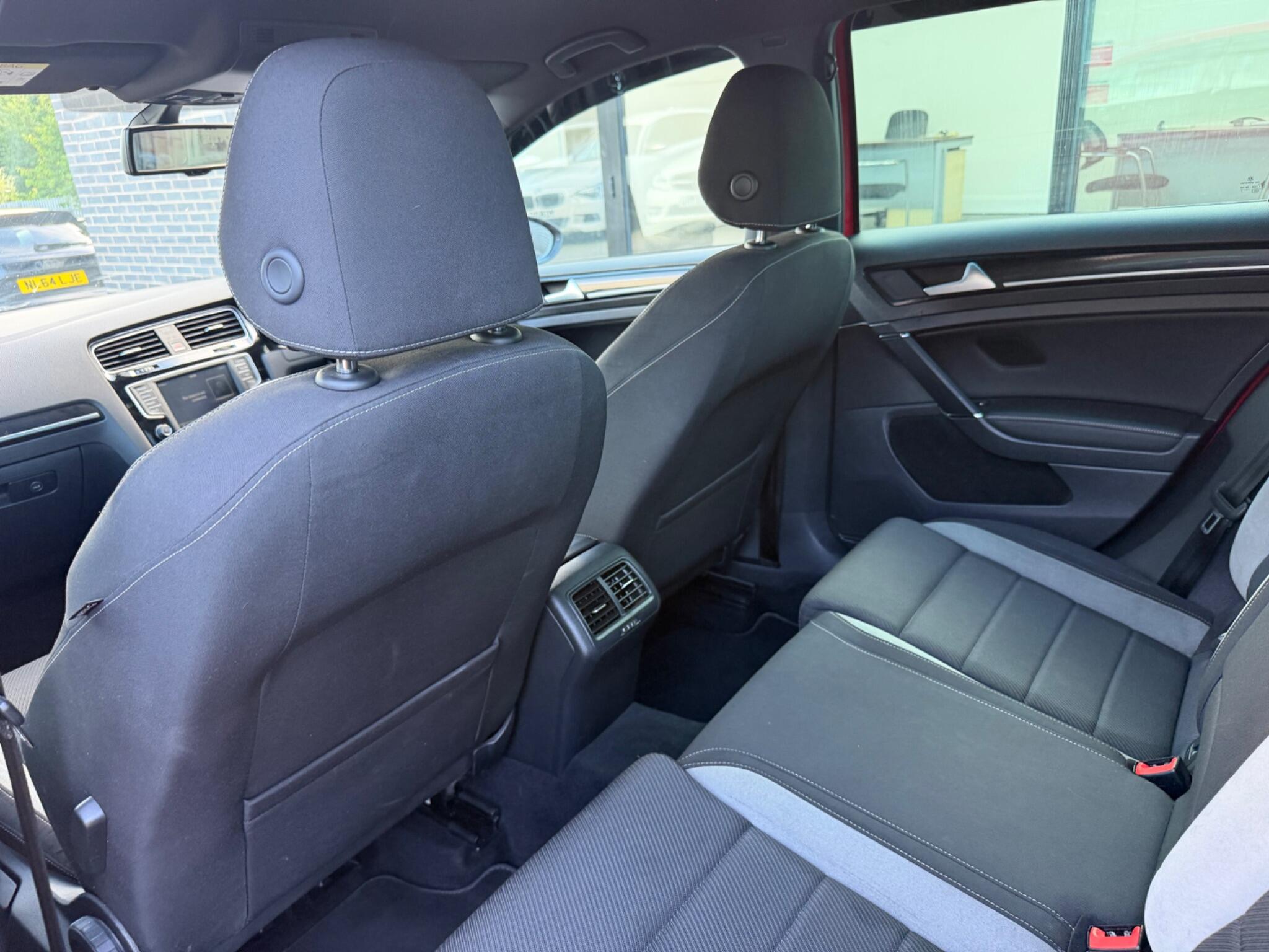 Volkswagen Golf view 25