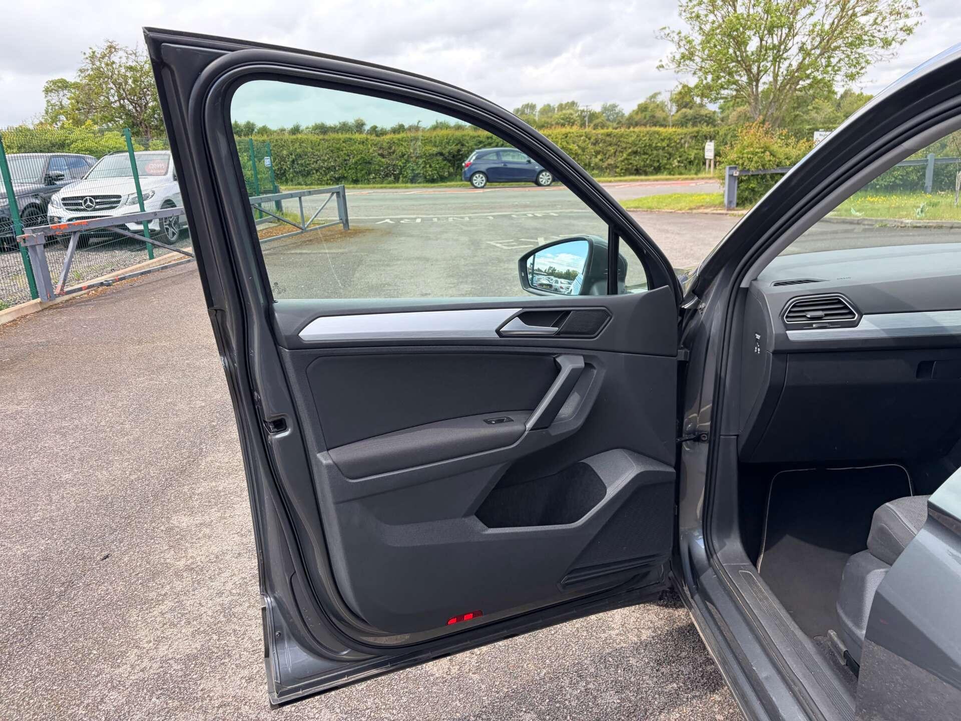Volkswagen Tiguan view 14