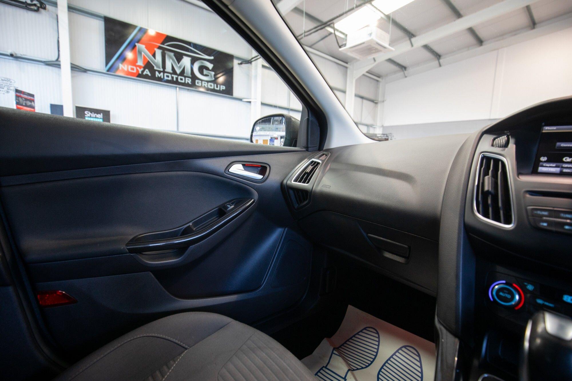 Ford Focus view 28