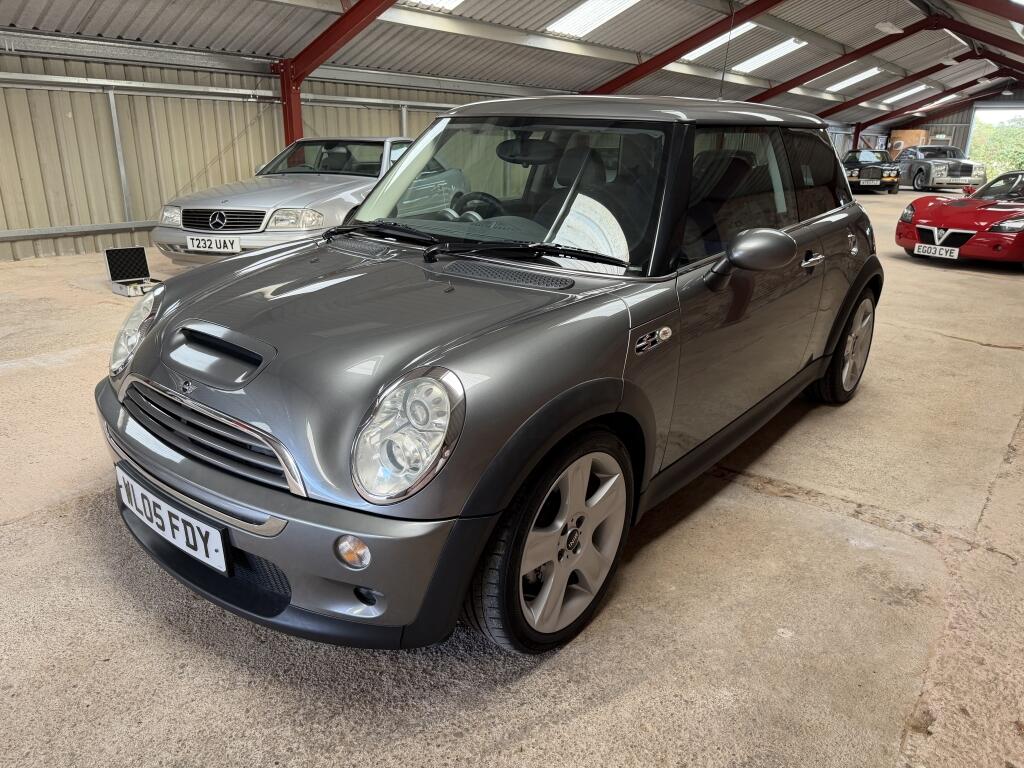 Mini Hatch view 4
