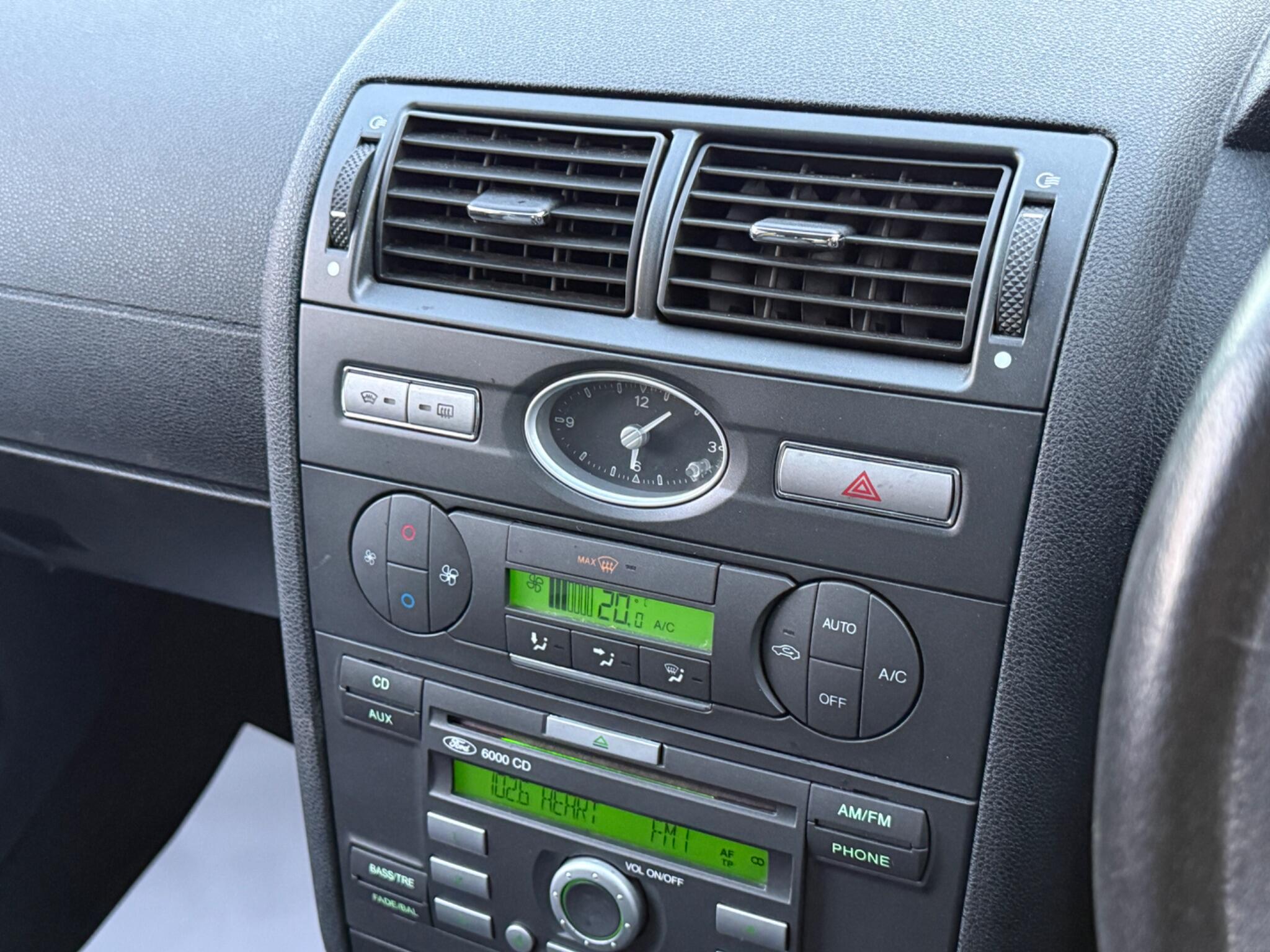 Ford Mondeo - Image 35