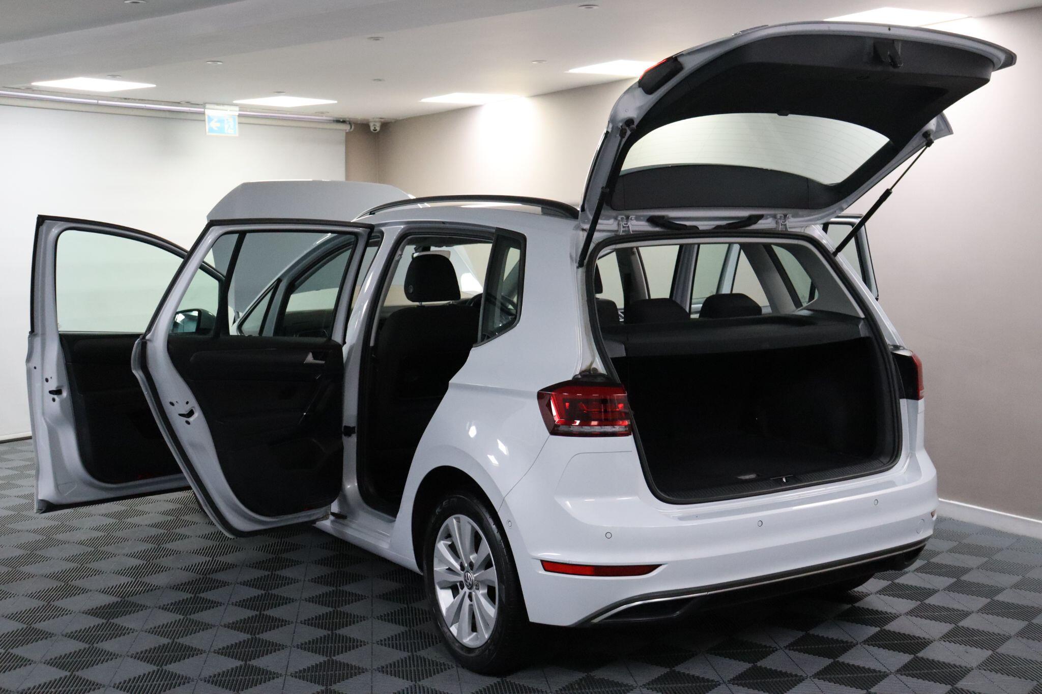 Volkswagen Golf SV view 21