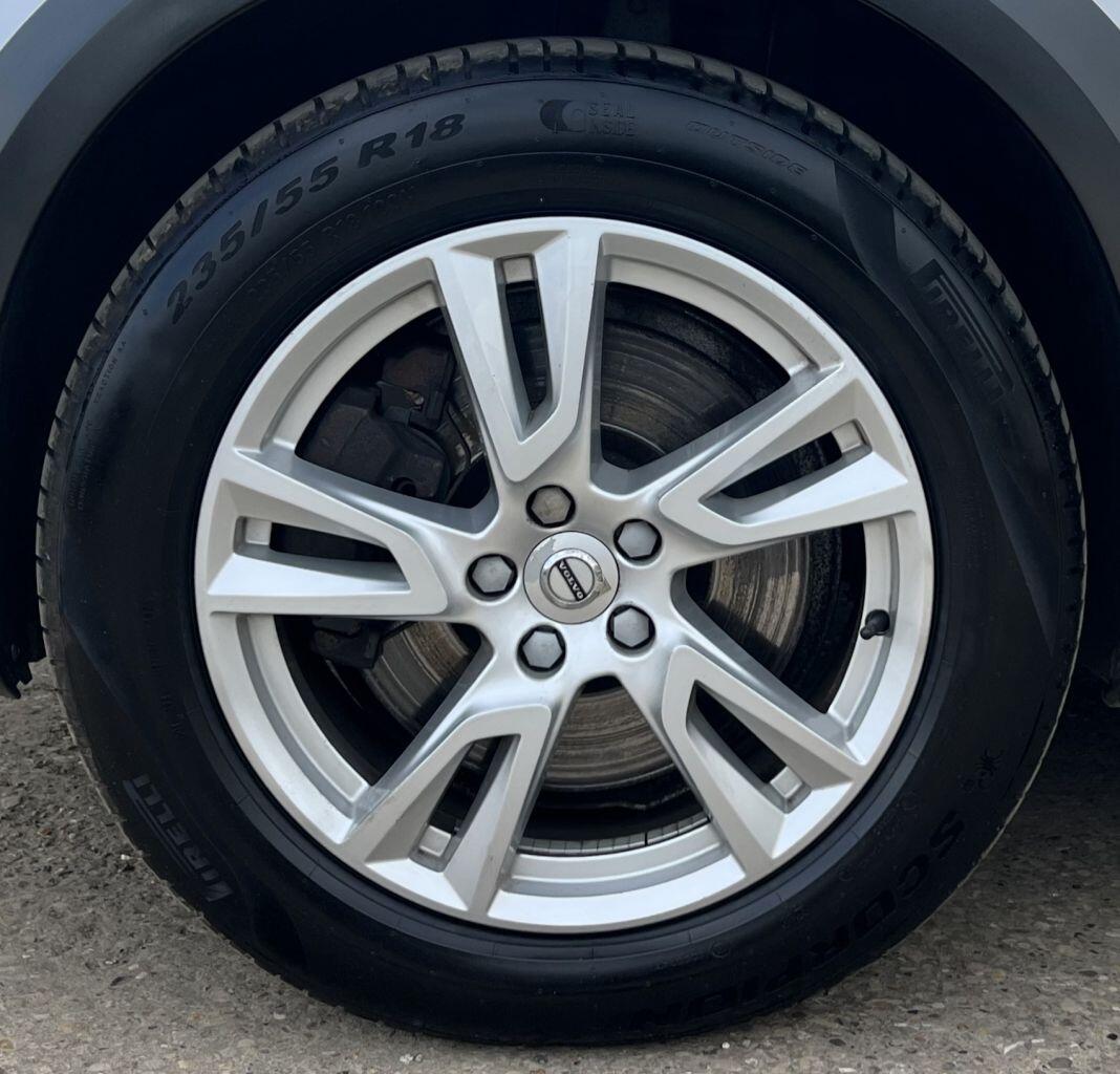 Volvo V90 Cross Country view 13