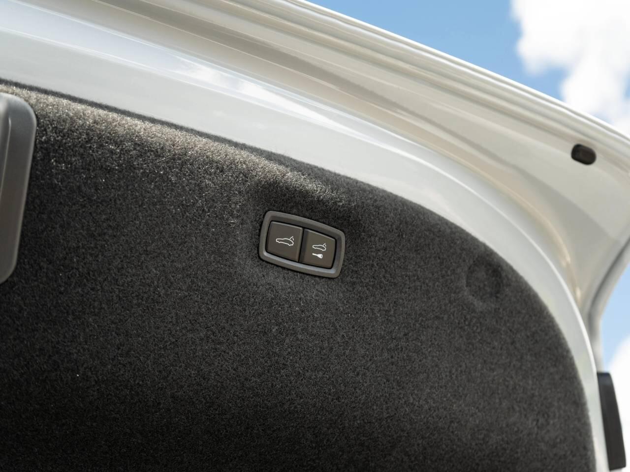 Porsche Taycan view 38