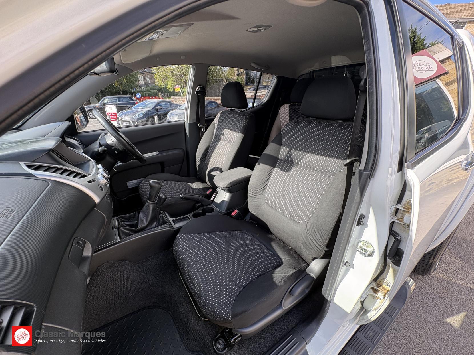 Mitsubishi L200 view 24