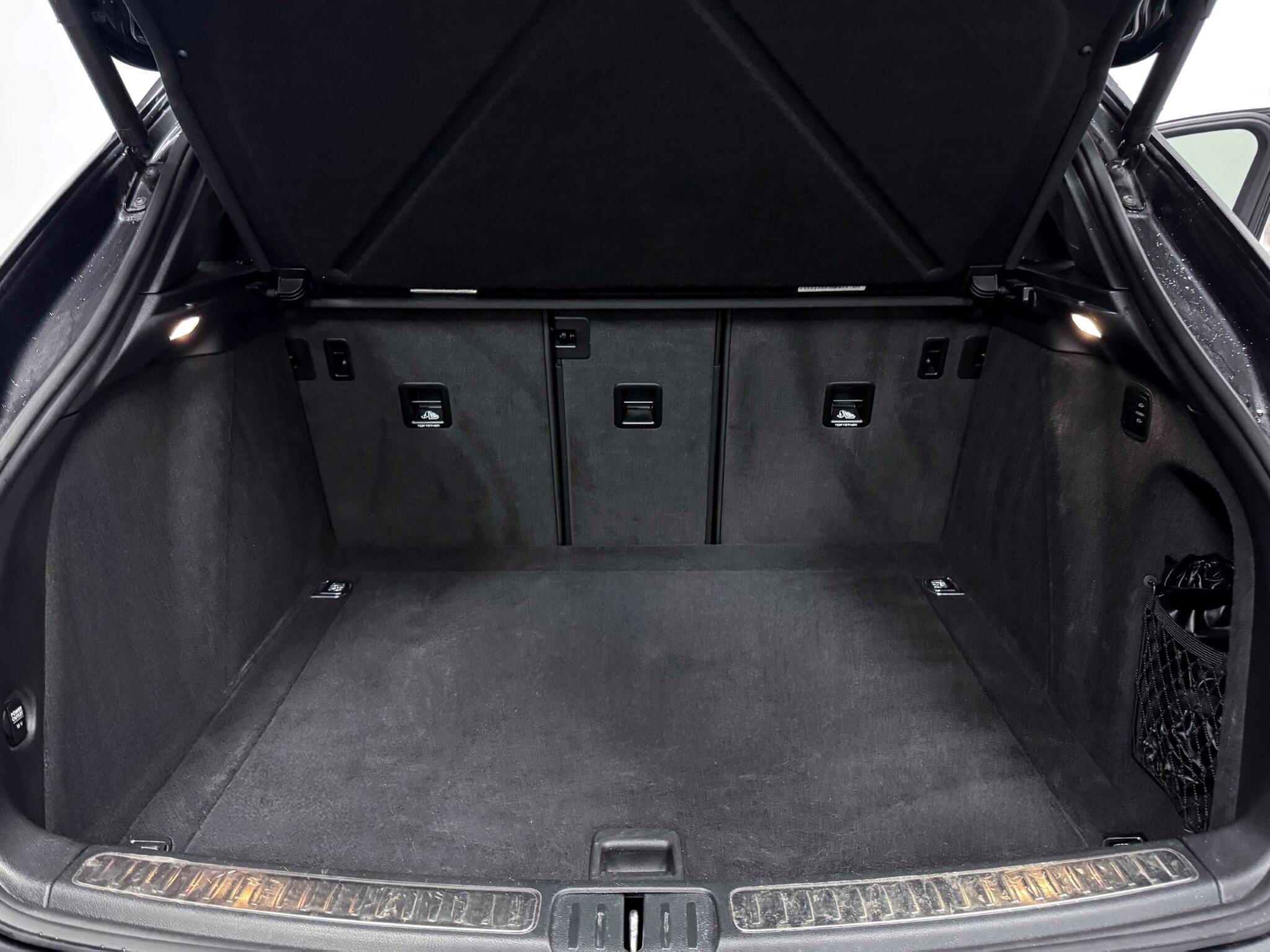 Porsche Macan view 11