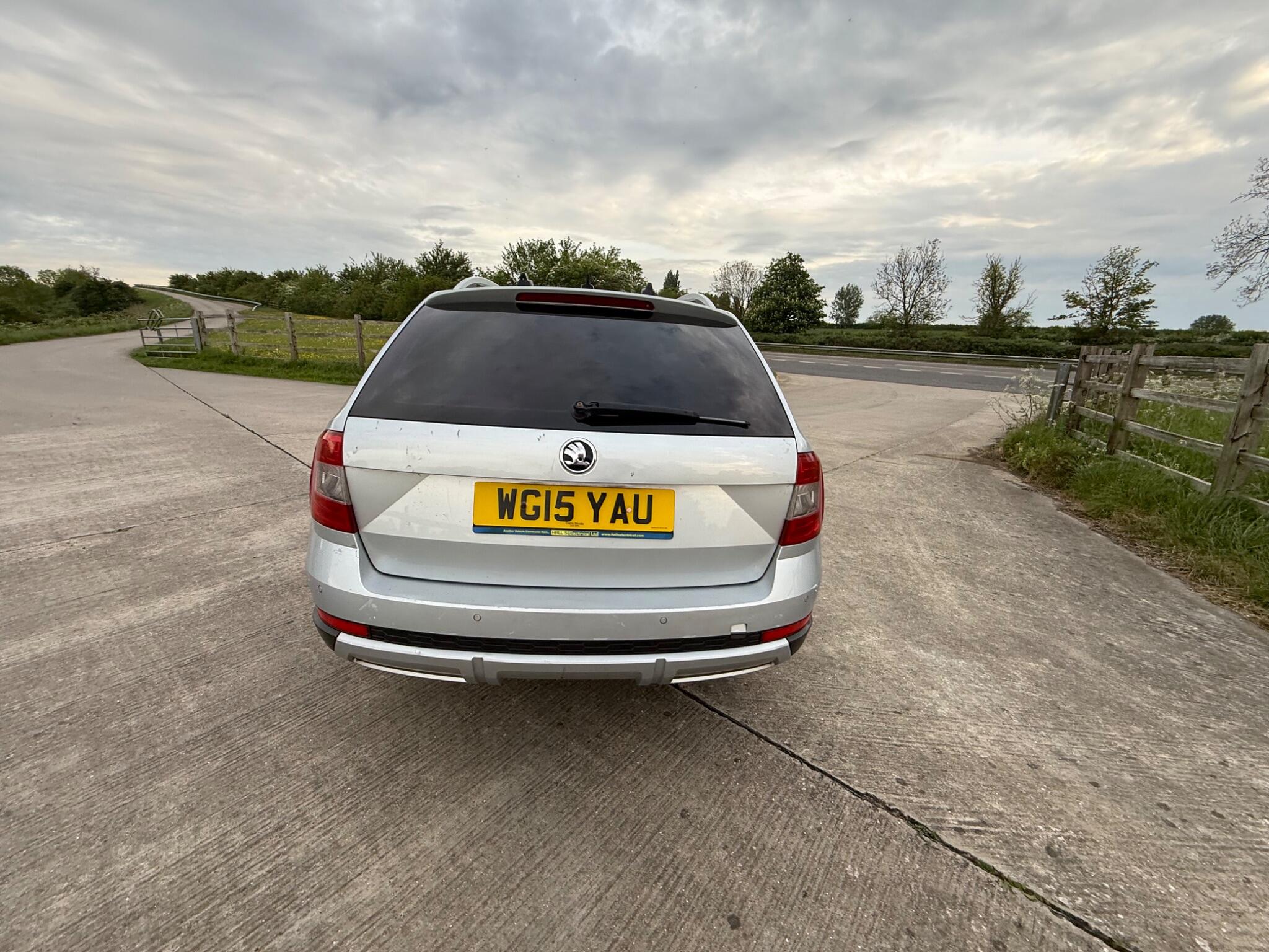 Skoda Octavia 2.0 TDI Scout 4WD Euro 6 (s/s) 5dr — photo 8 of 50