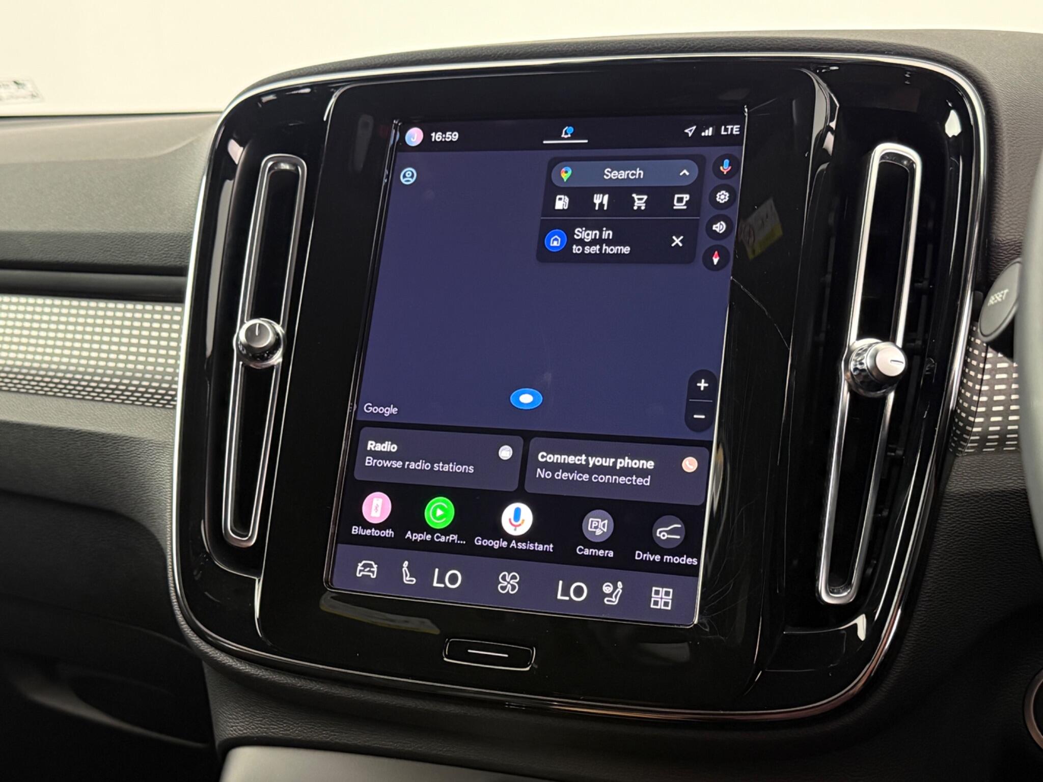 Volvo XC40 view 27