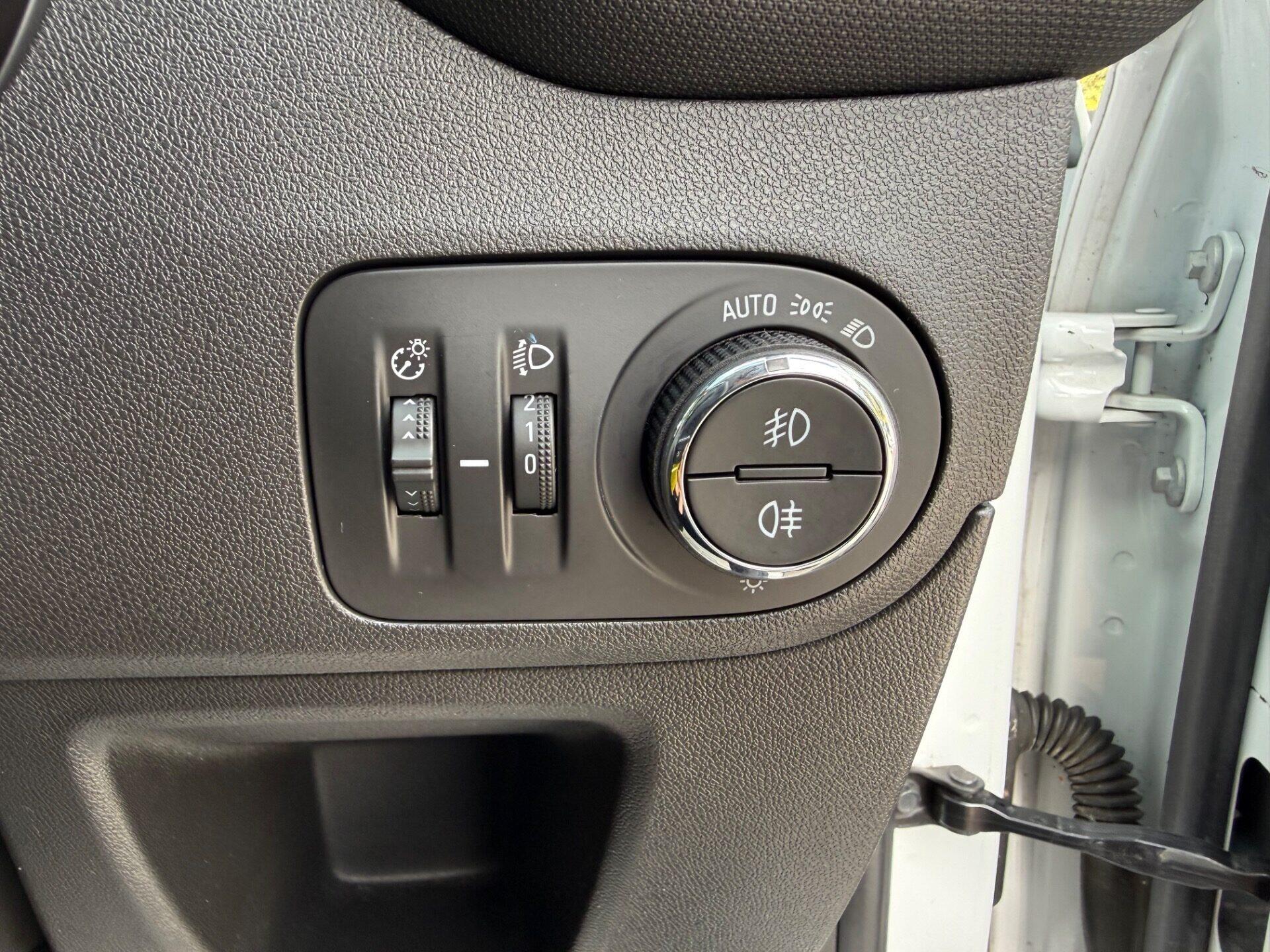 Vauxhall Crossland X view 35