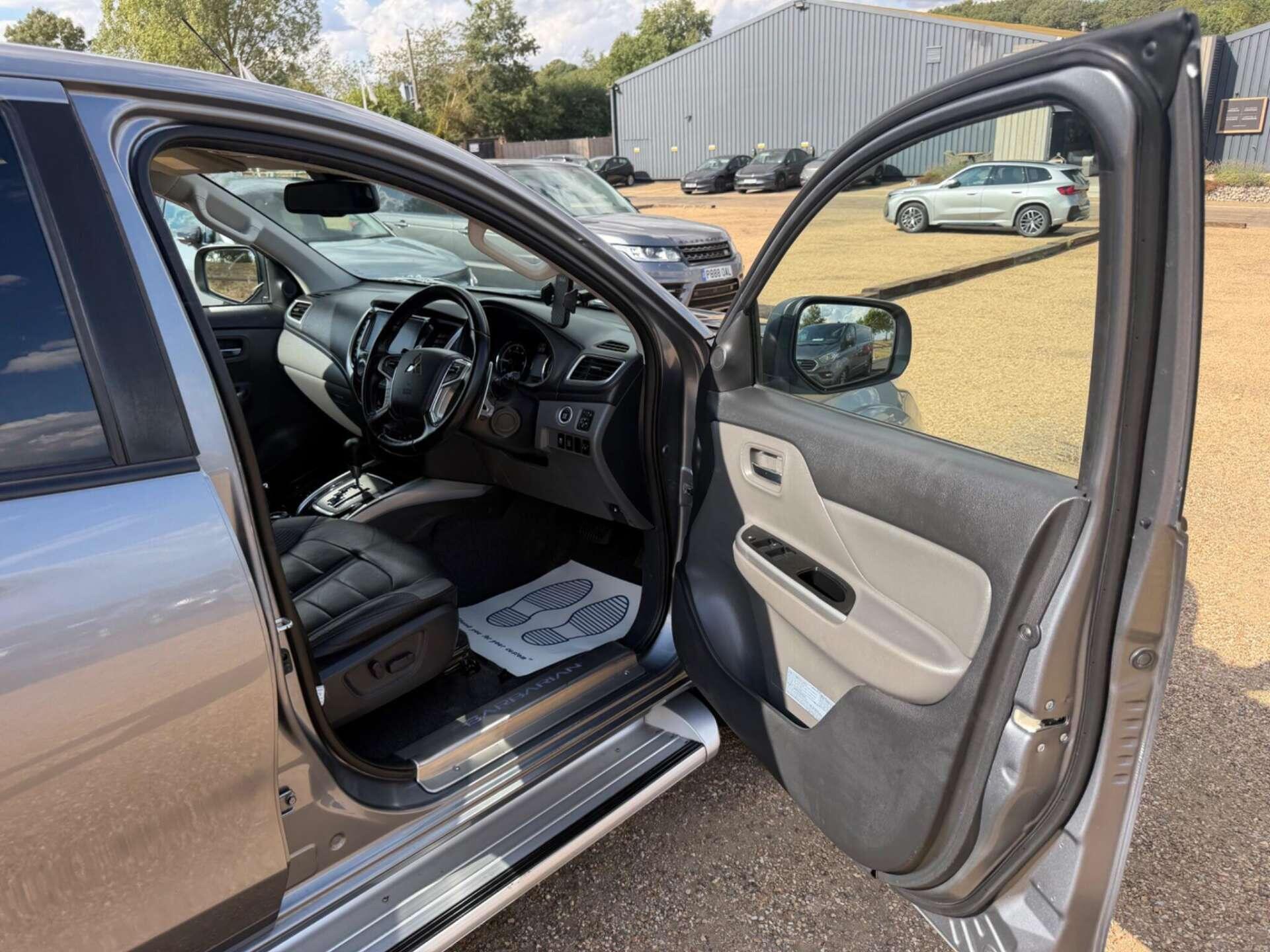 Mitsubishi L200 view 18