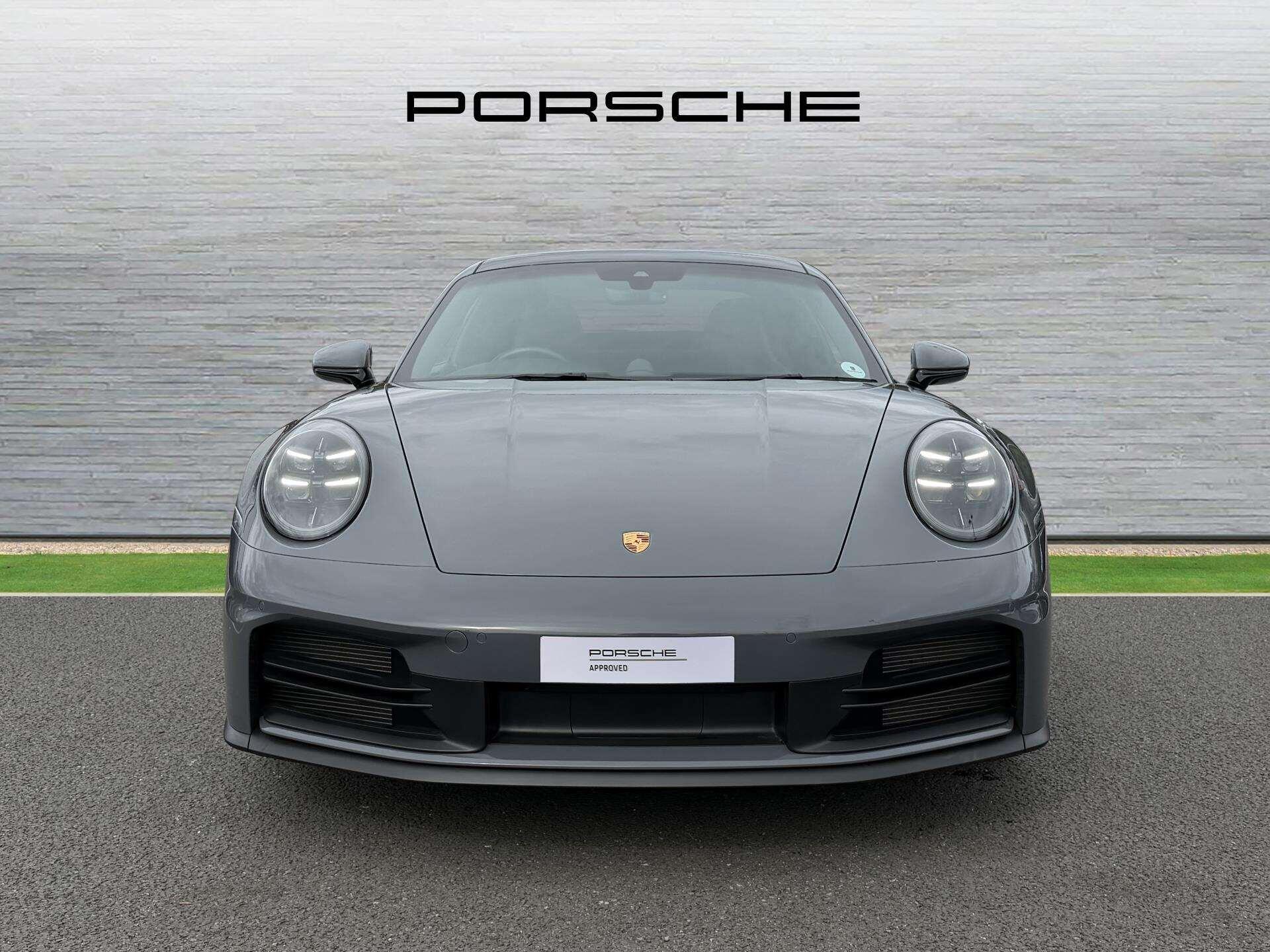 Porsche 911 view 9