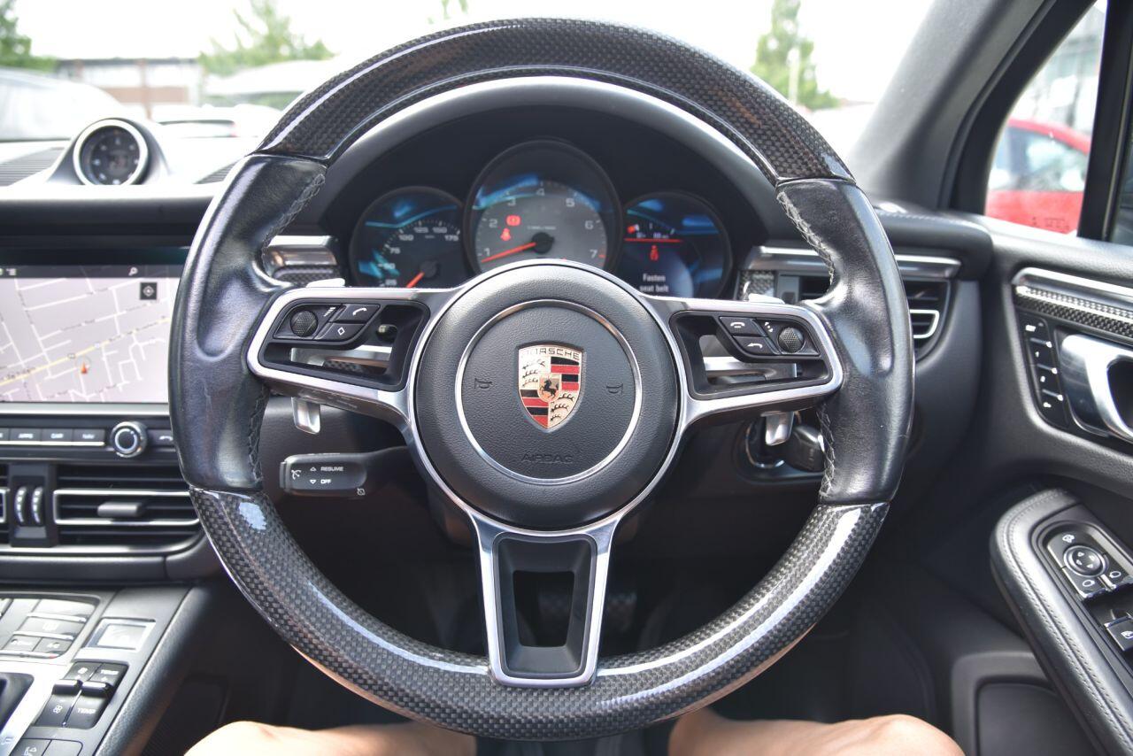 Porsche Macan view 29