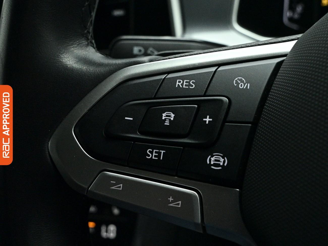 Volkswagen T-Roc view 21