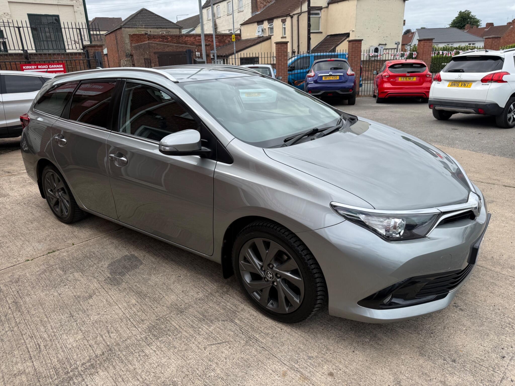 Toyota Auris view 2