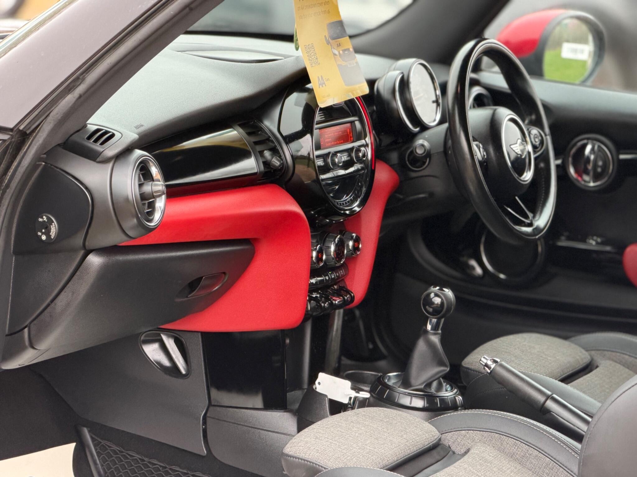 2015 MINI Hatch 1.5 Cooper D Euro 6 (s/s) 3dr image 12