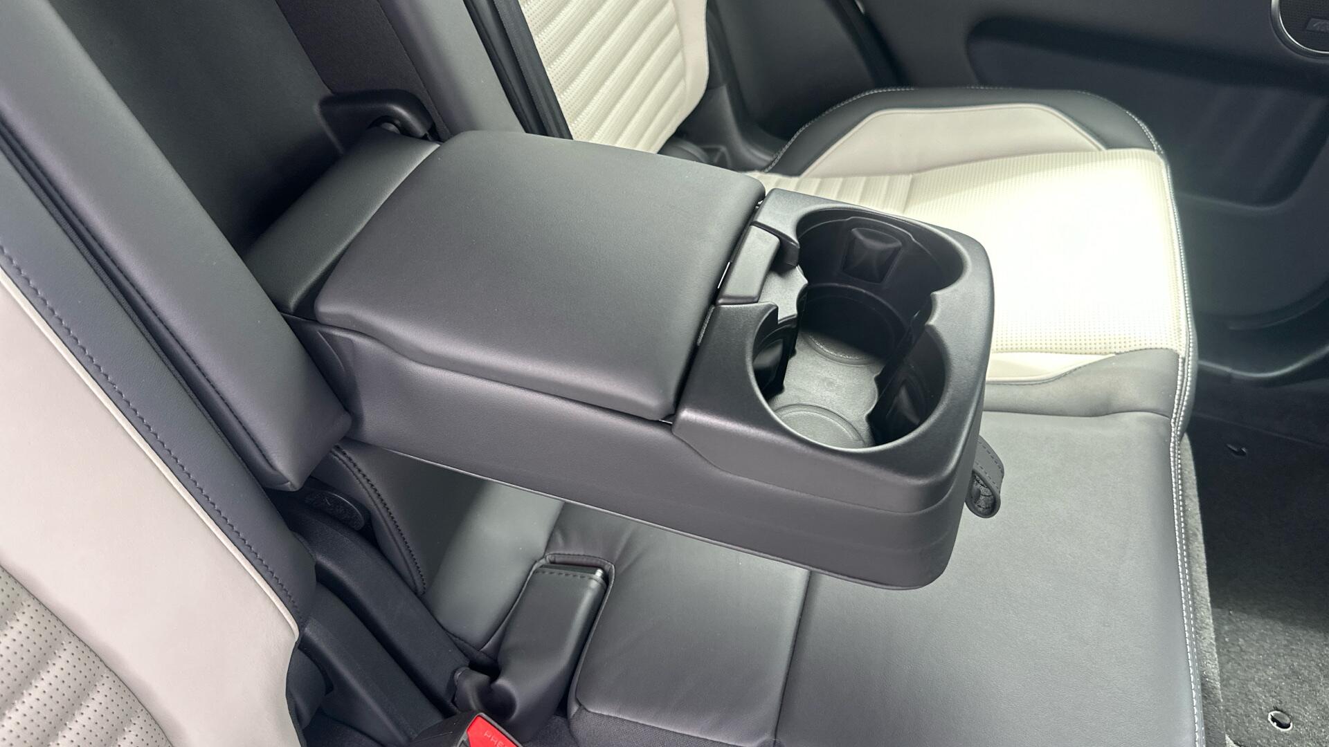 Land Rover Discovery Sport view 29