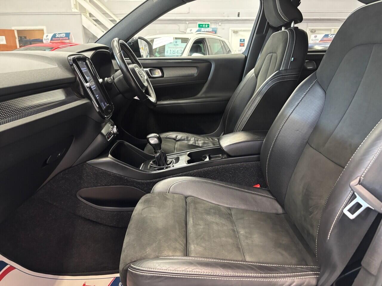 Volvo XC40 view 25