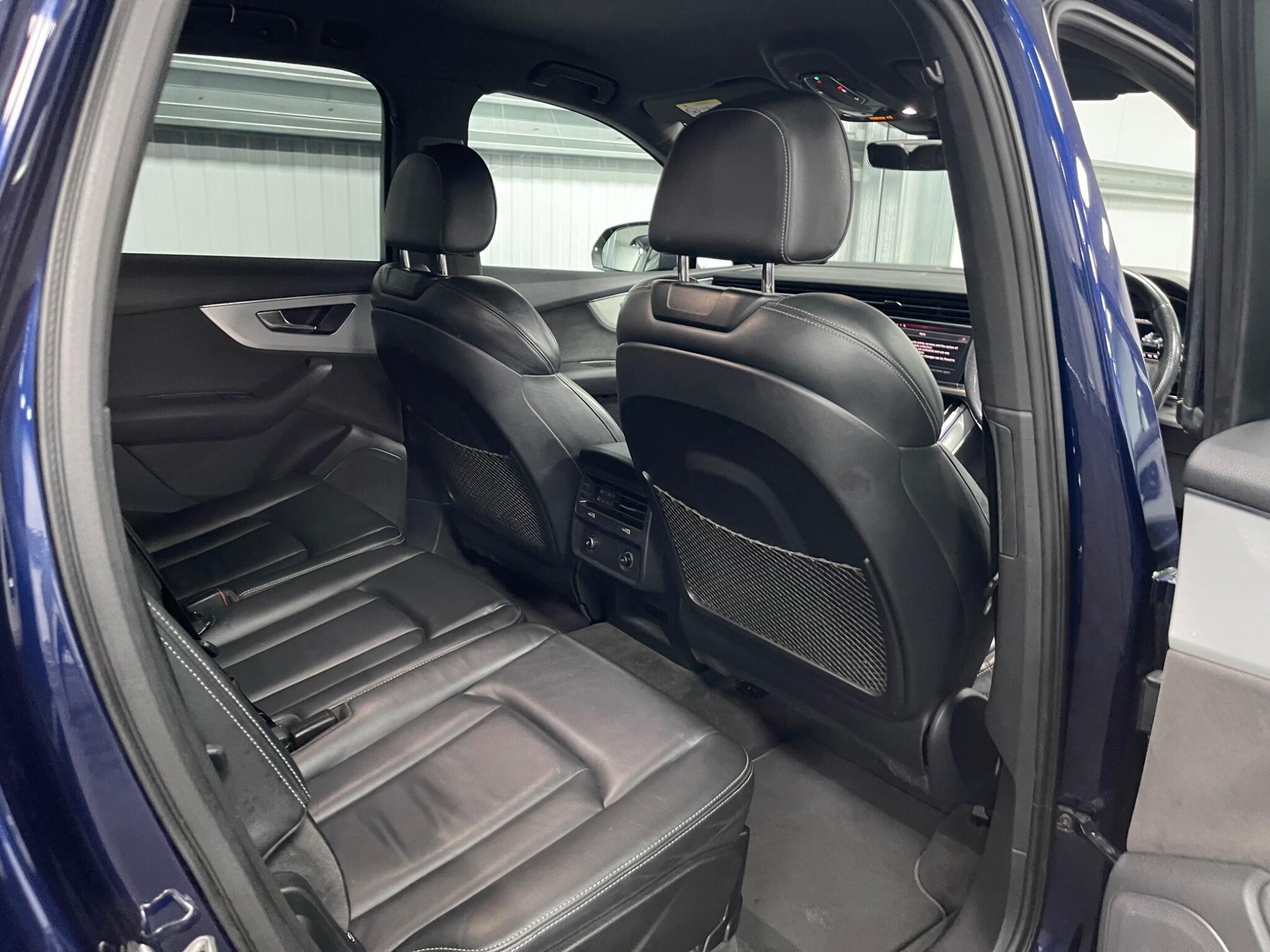 Audi Q7 view 34