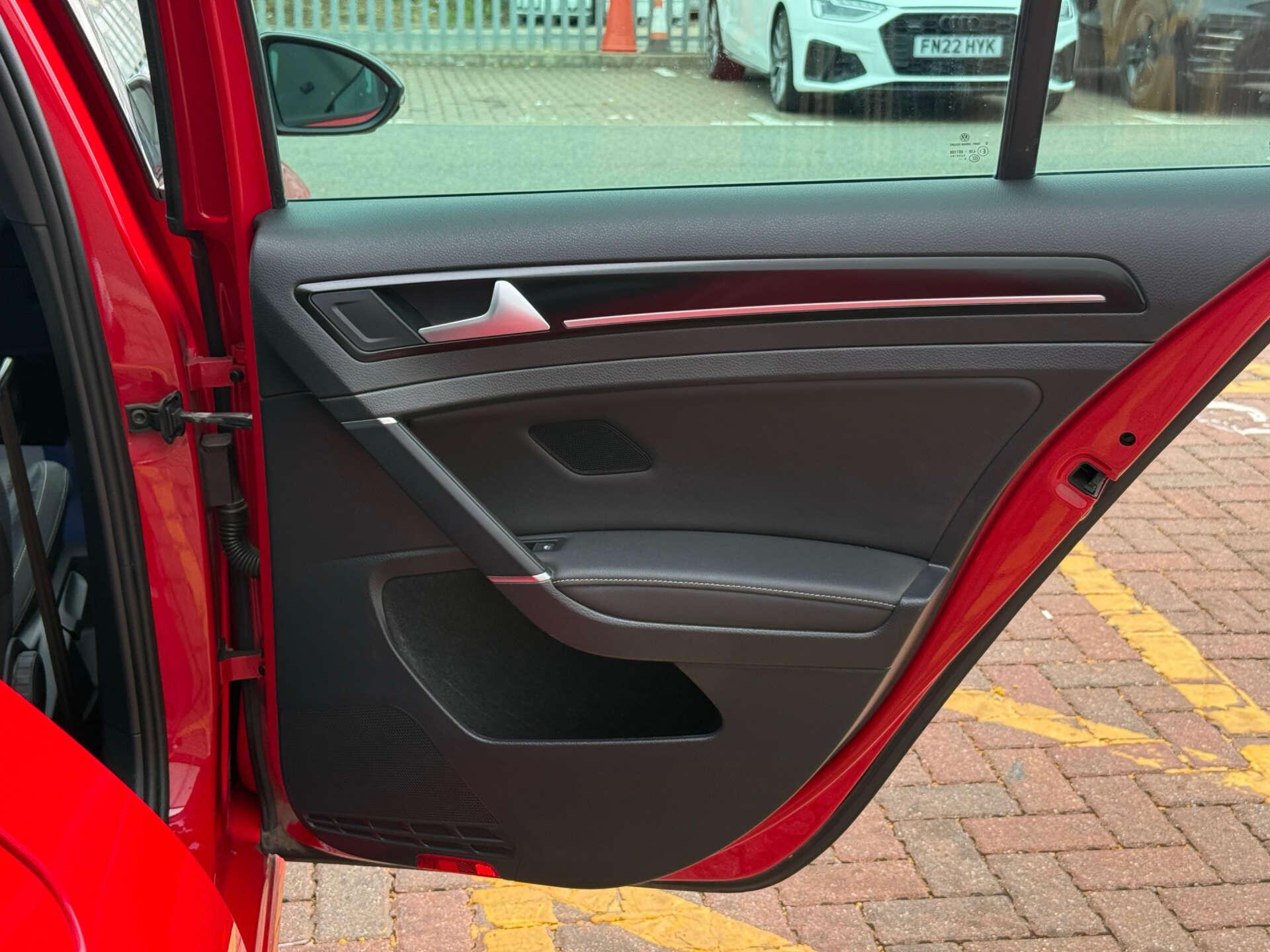 Volkswagen Golf view 31