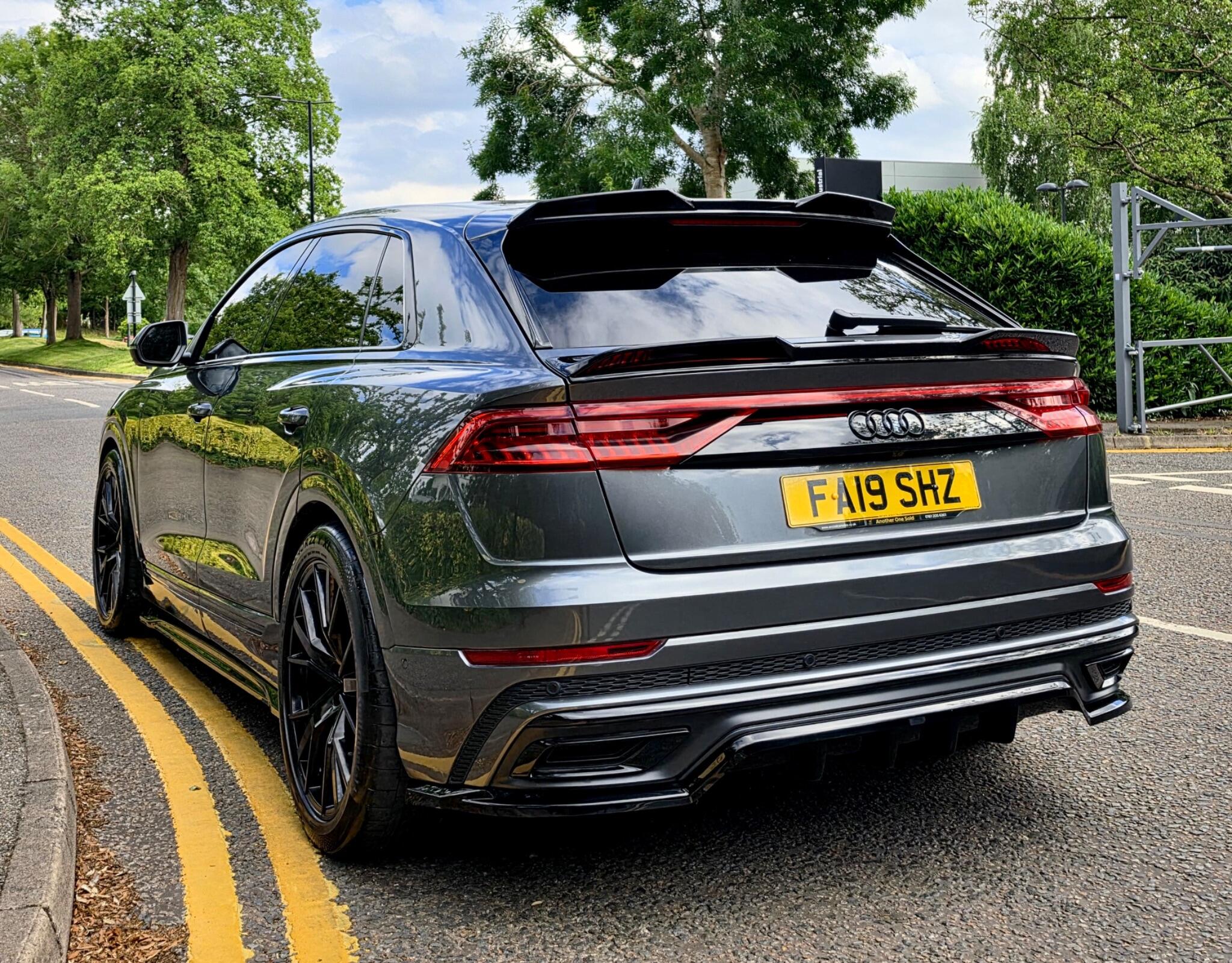 Audi Q8 view 7