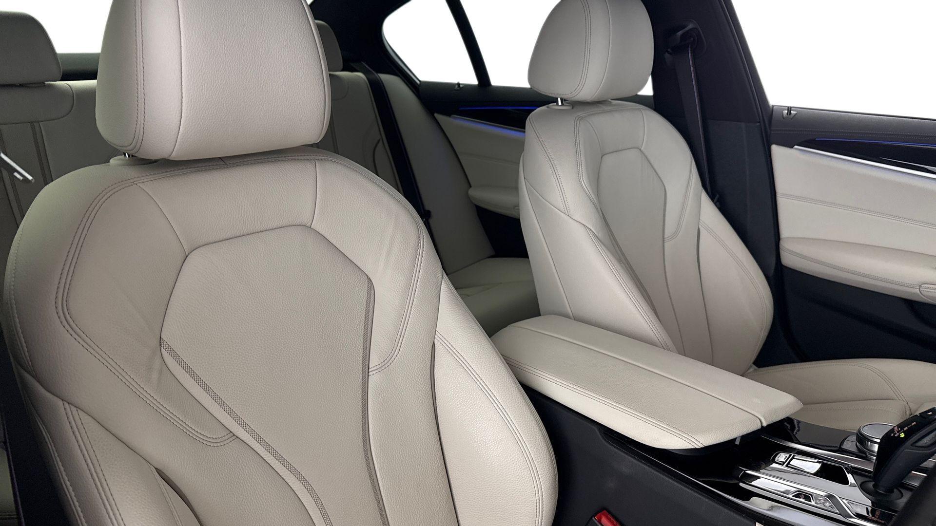 BMW 5 Series view 11