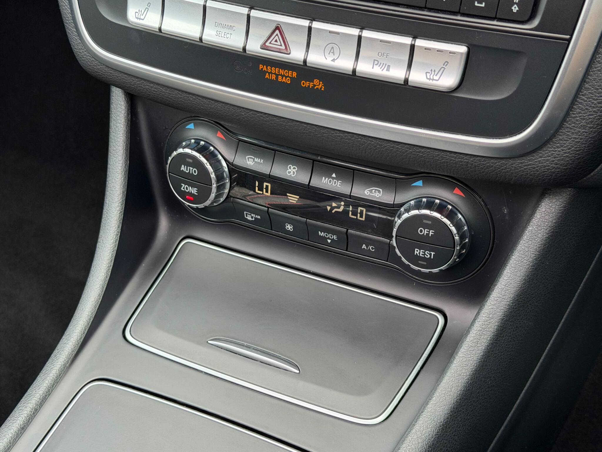 Mercedes-Benz Cla view 40